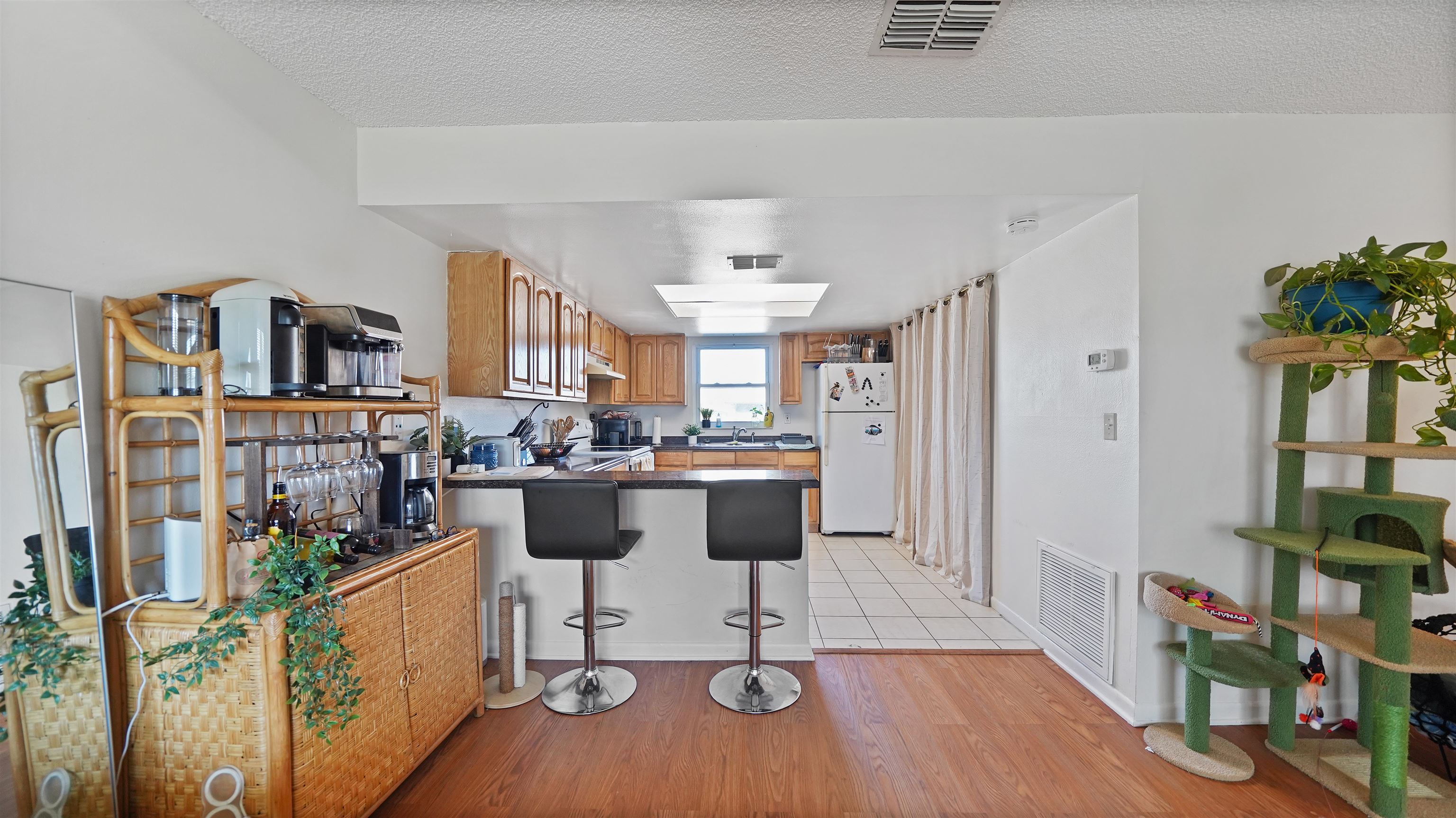 Image 6 of 59 For 208 Arricola Avenue