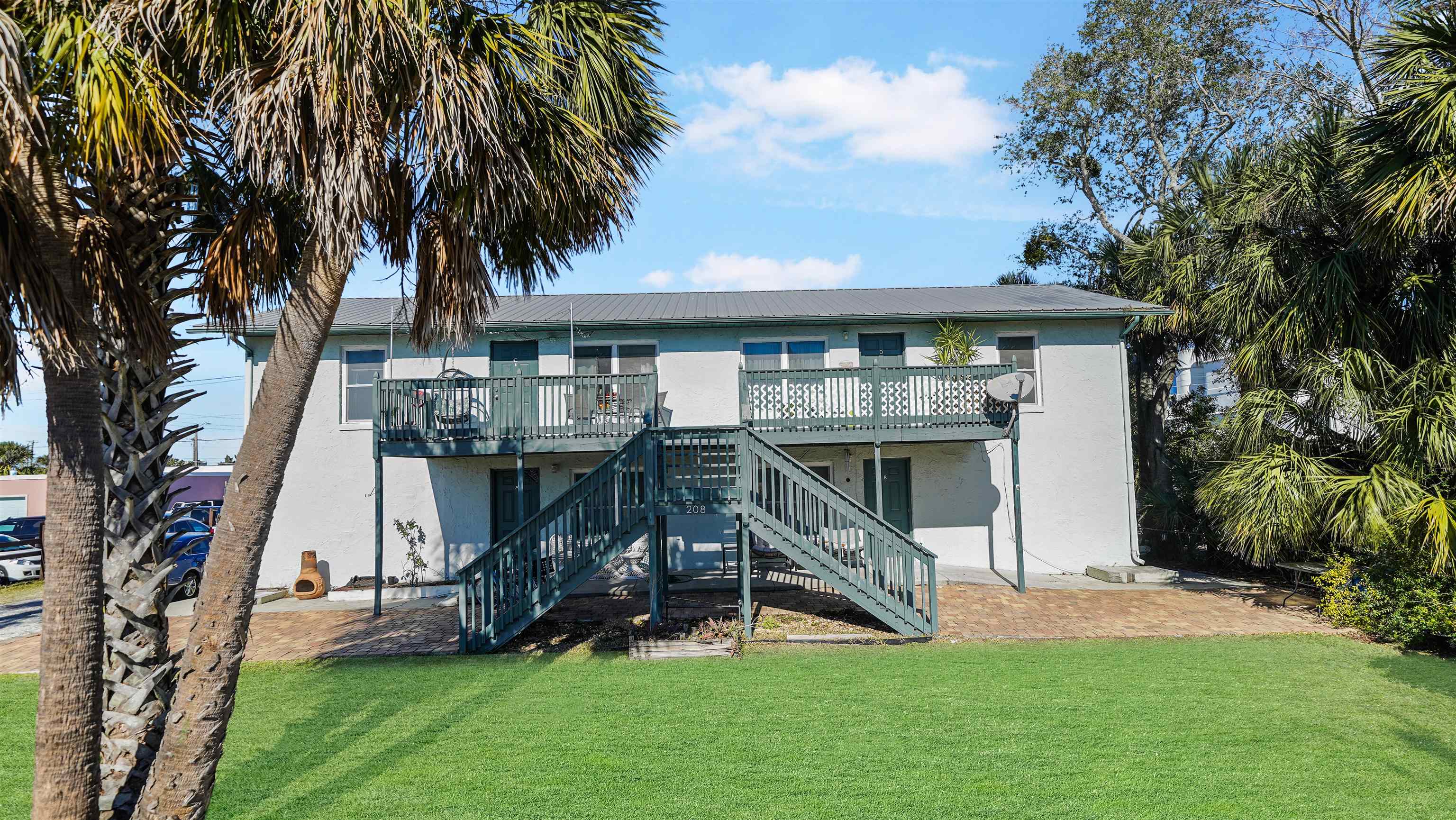 Image 7 of 59 For 208 Arricola Avenue