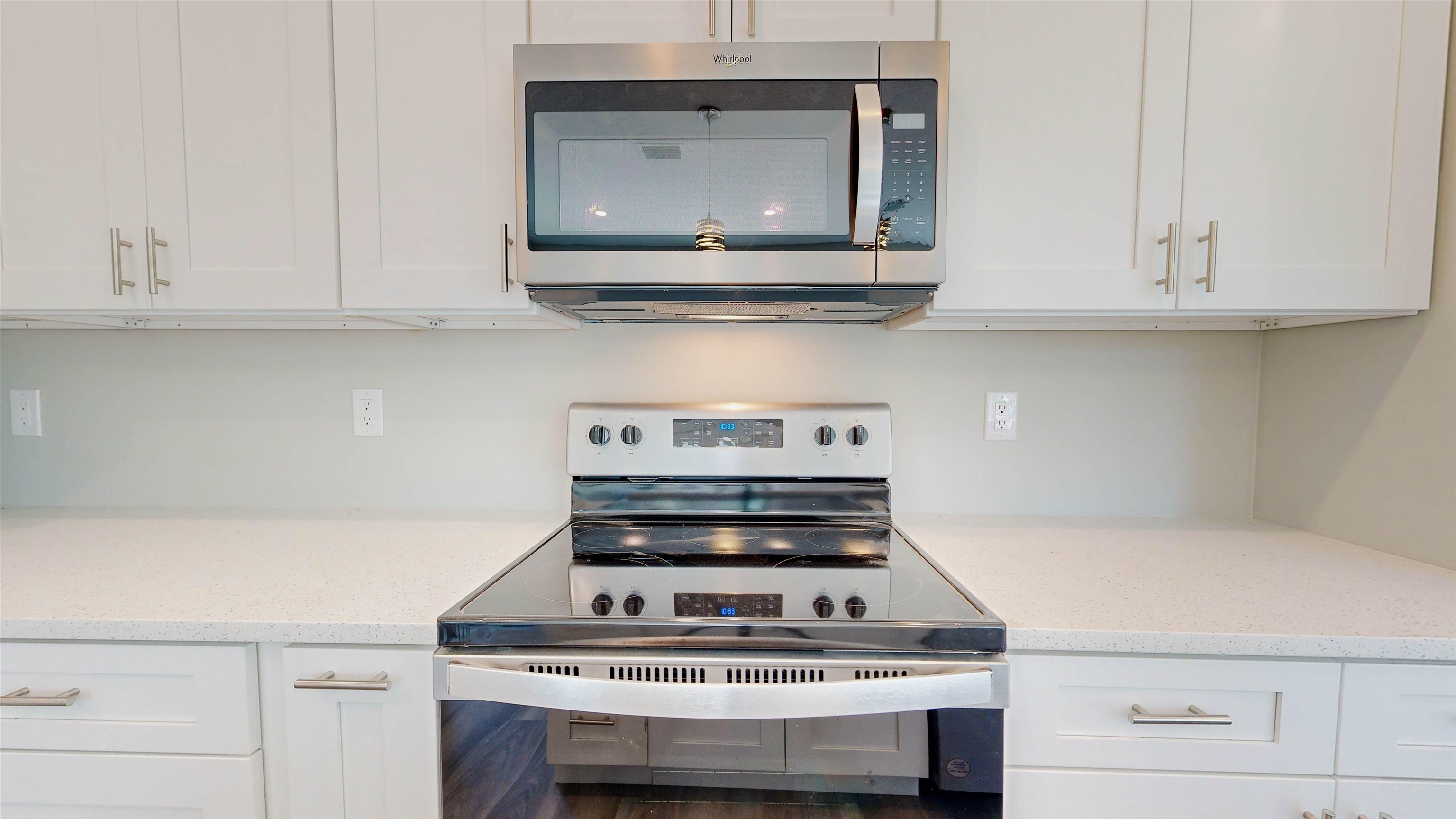 Image 13 of 48 For 688 Coral Cir