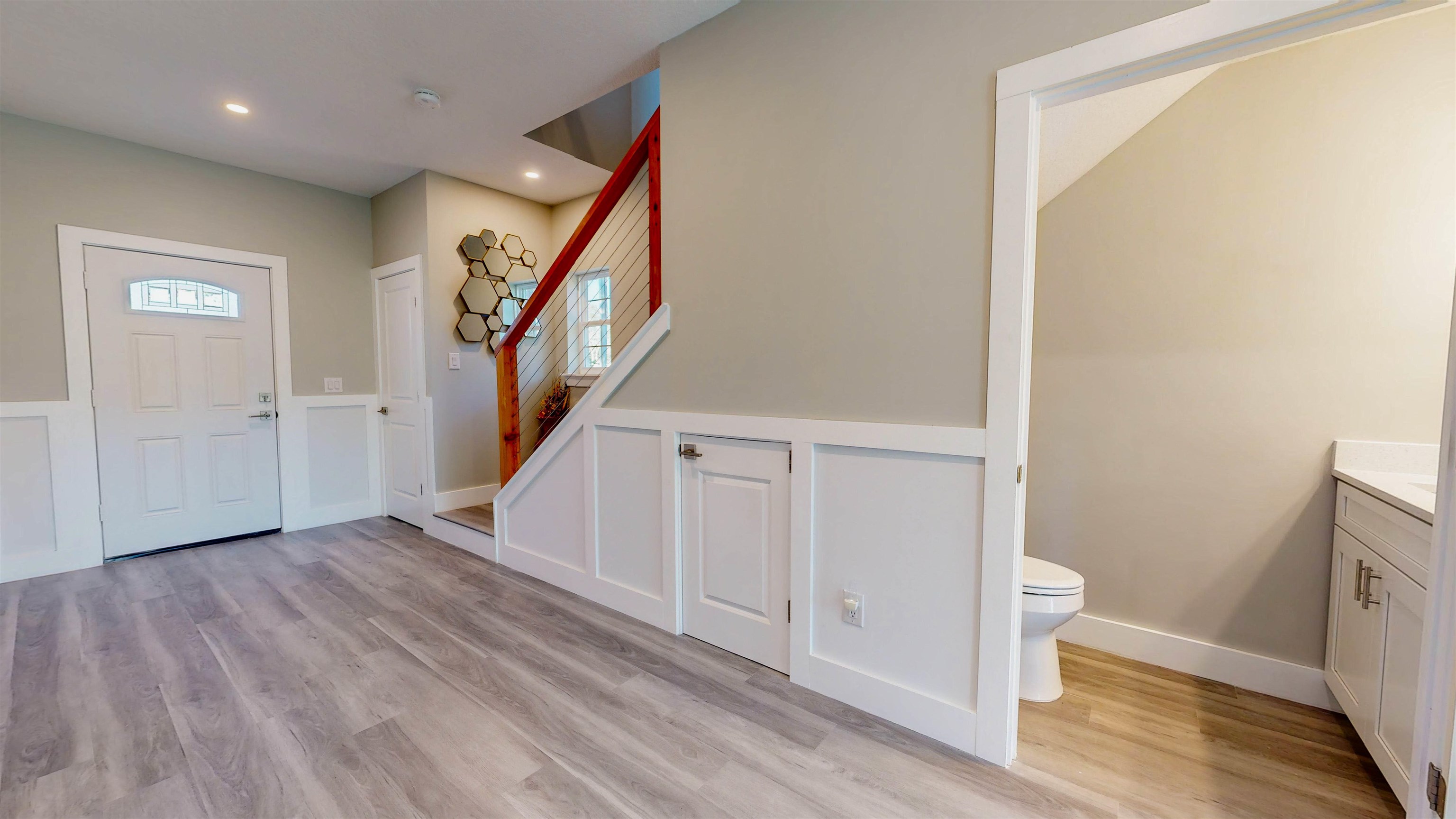 Image 19 of 48 For 688 Coral Cir