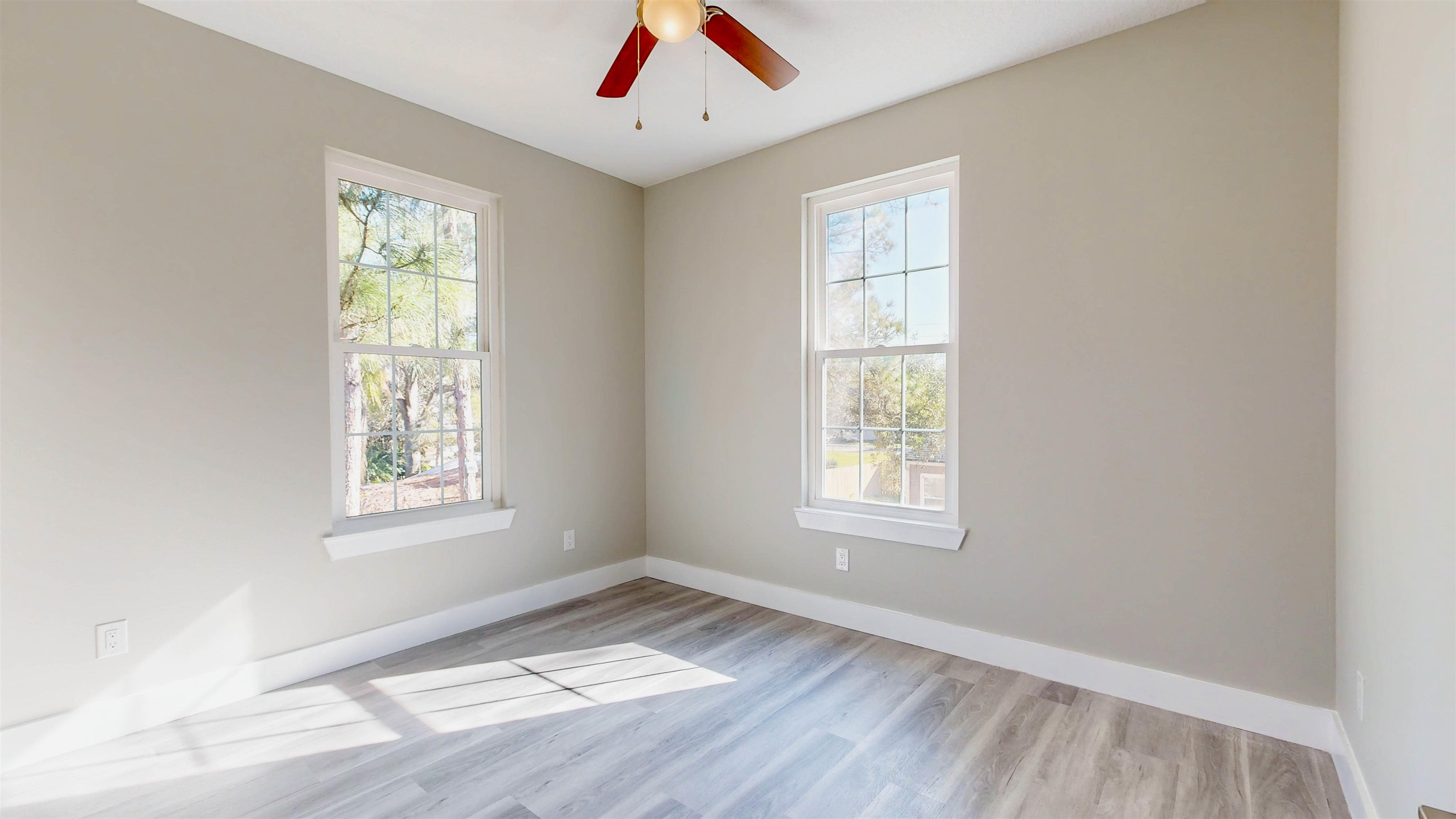 Image 22 of 48 For 688 Coral Cir