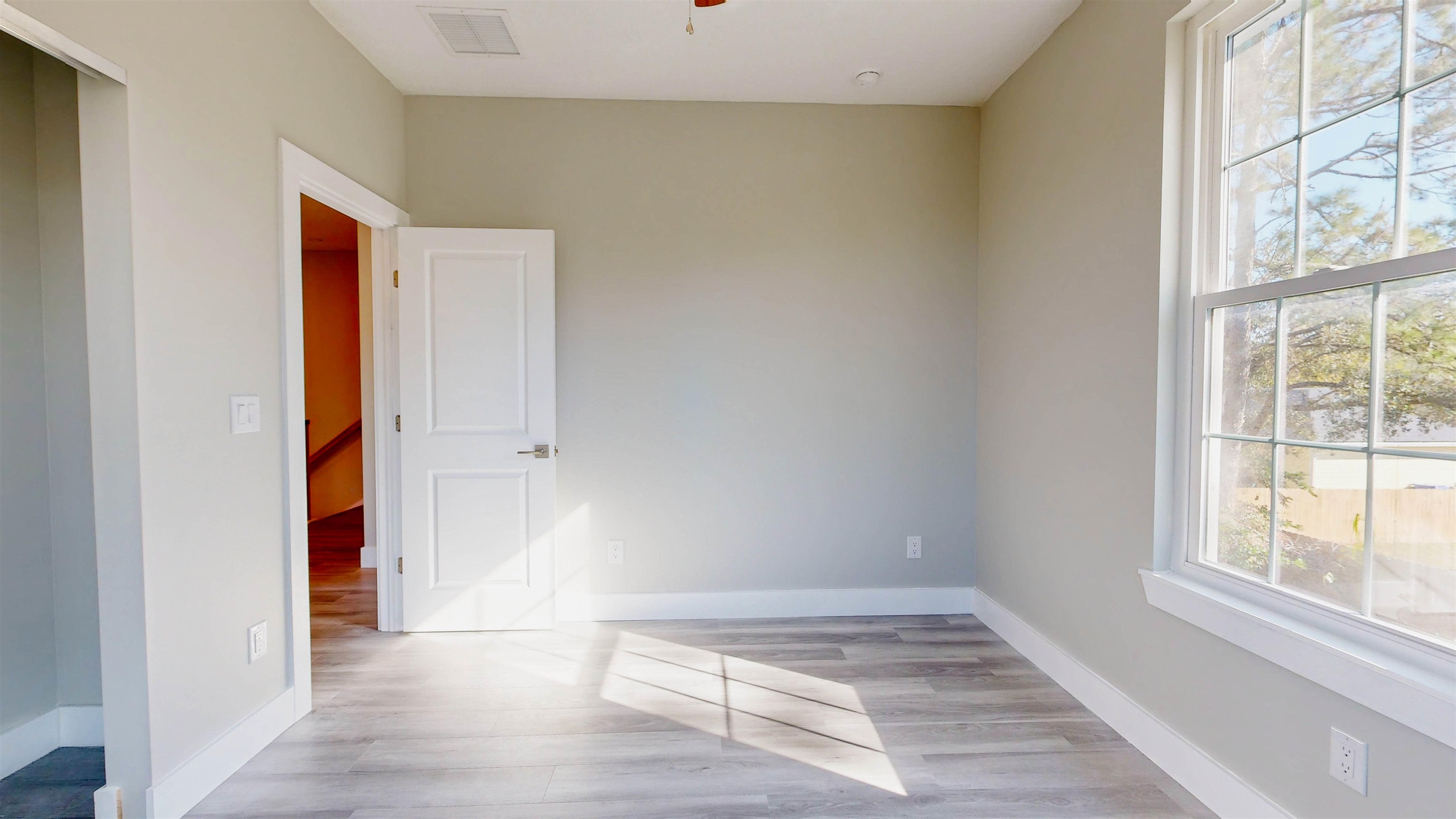 Image 28 of 48 For 688 Coral Cir