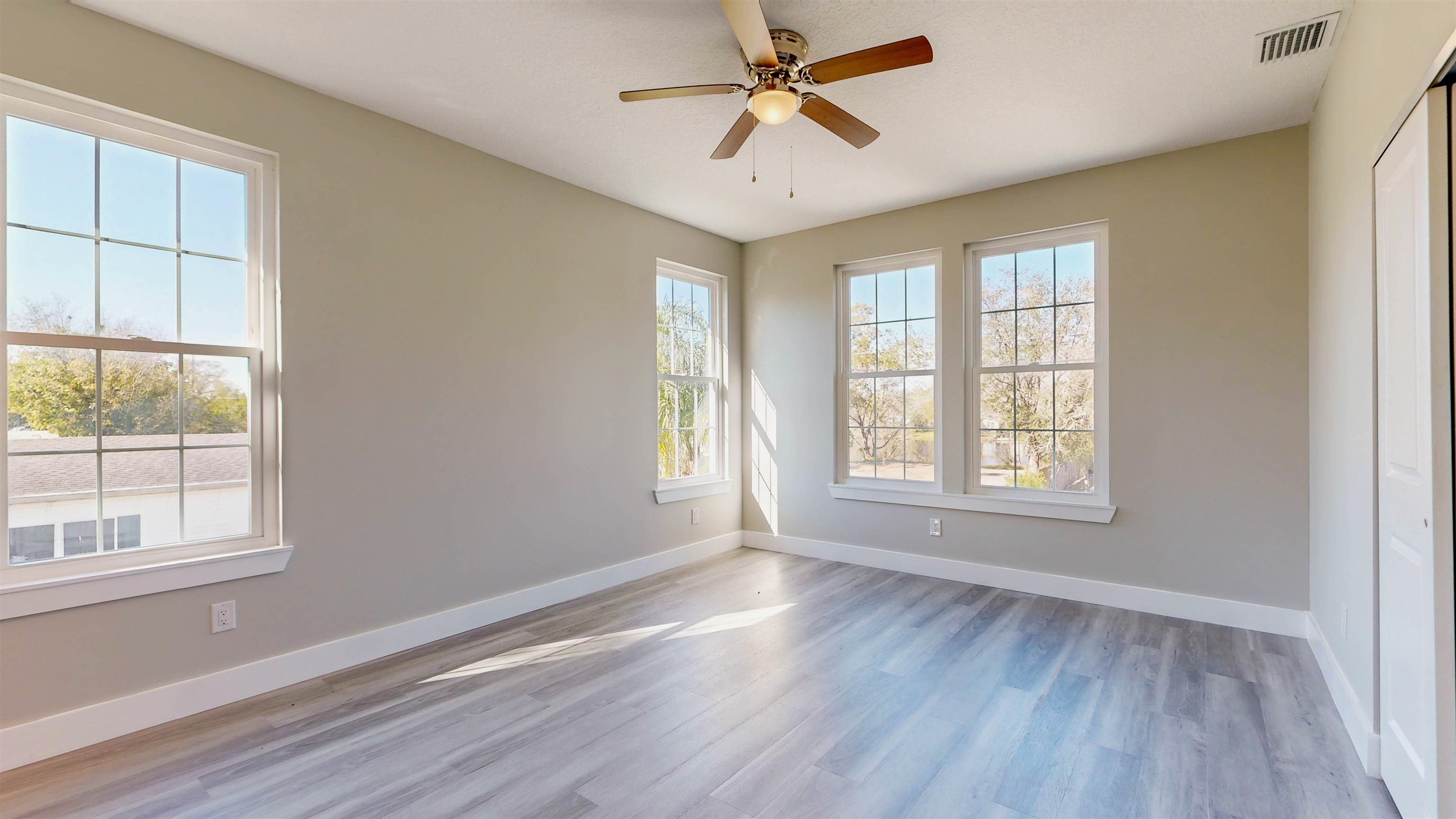 Image 30 of 48 For 688 Coral Cir