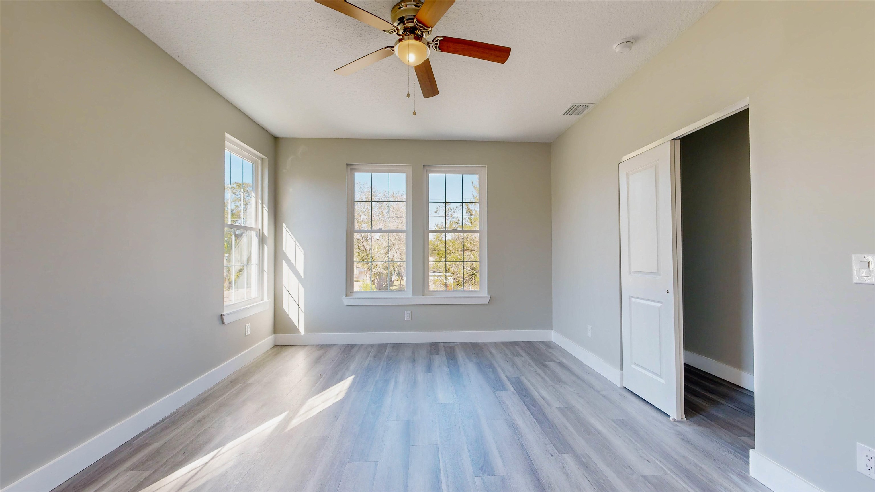 Image 31 of 48 For 688 Coral Cir