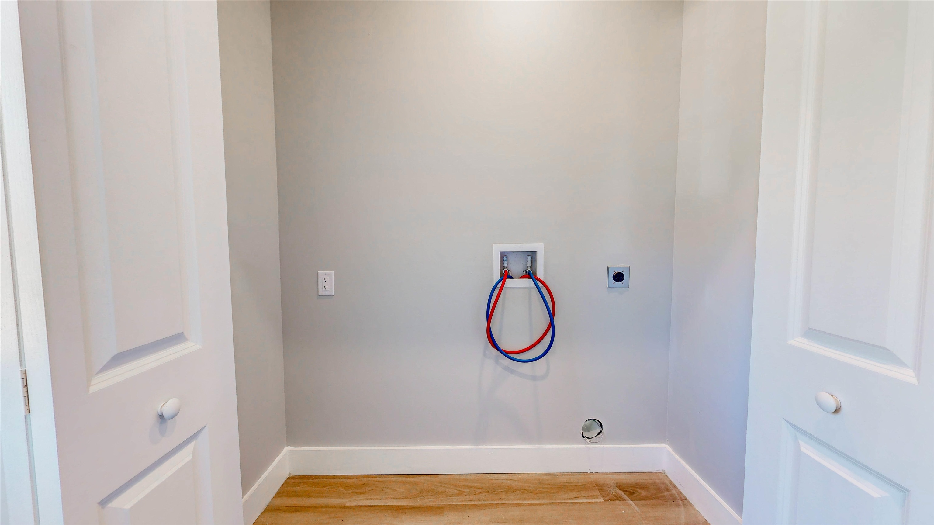 Image 36 of 48 For 688 Coral Cir