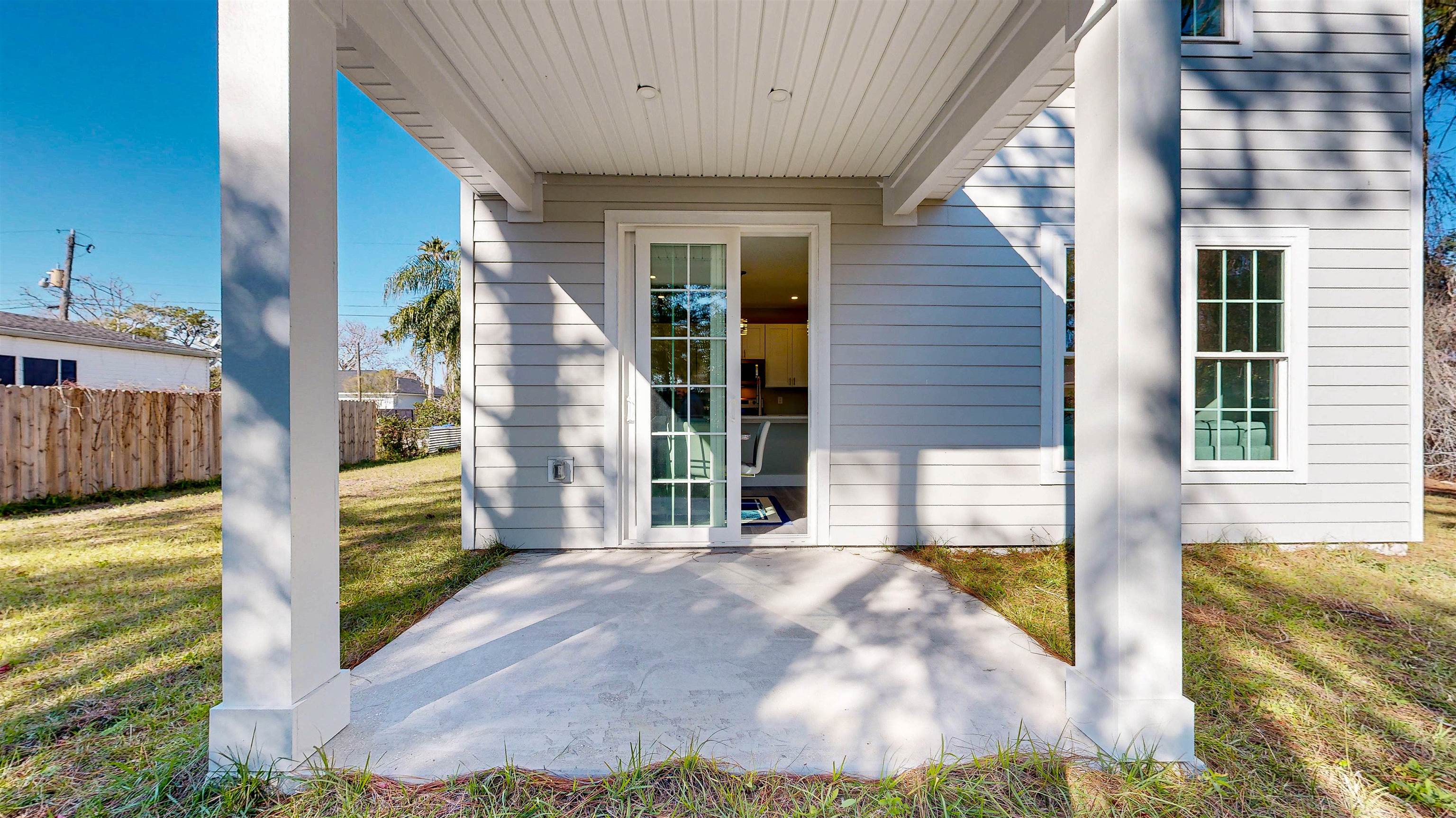 Image 38 of 48 For 688 Coral Cir