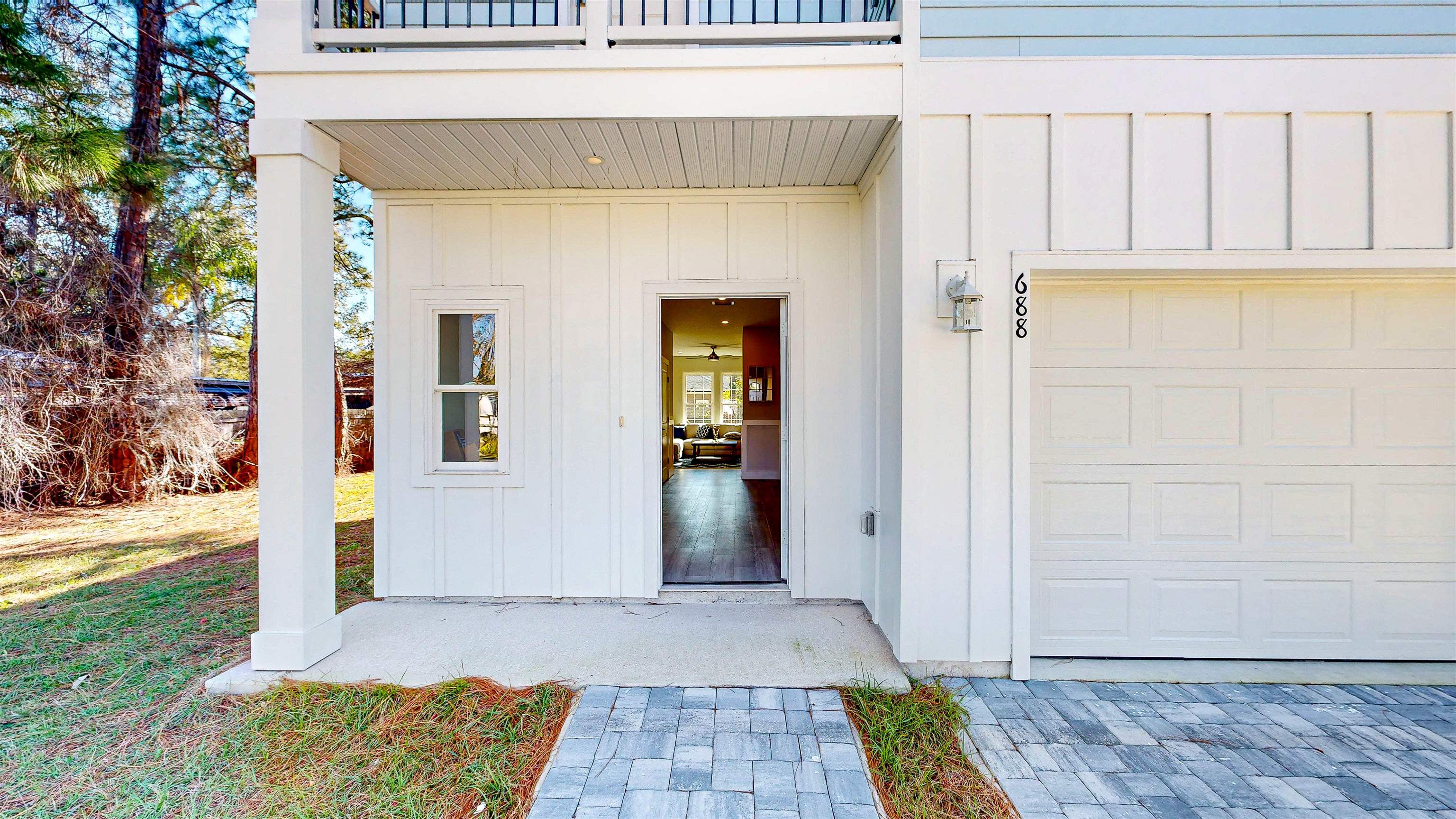 Image 6 of 48 For 688 Coral Cir