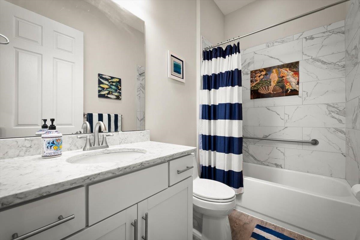 Image 22 of 34 For 211 Pintoresco Dr