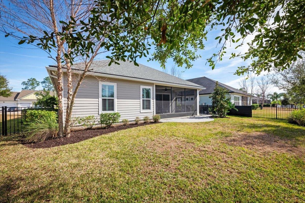 Image 4 of 34 For 211 Pintoresco Dr