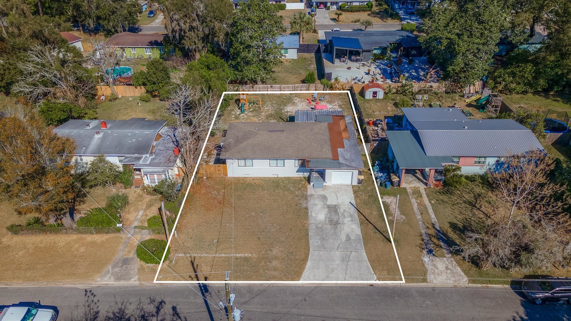 Image 14 of 56 For 5829 Cherry Laurel Dr