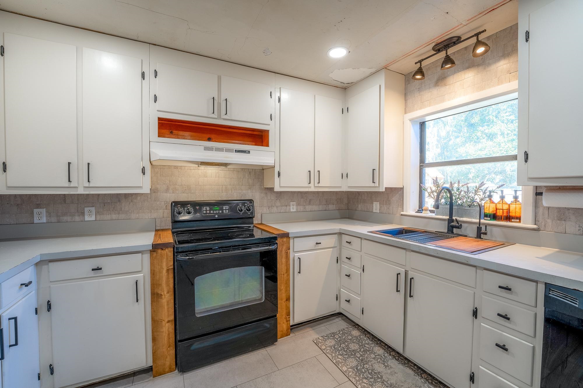 Image 2 of 56 For 5829 Cherry Laurel Dr