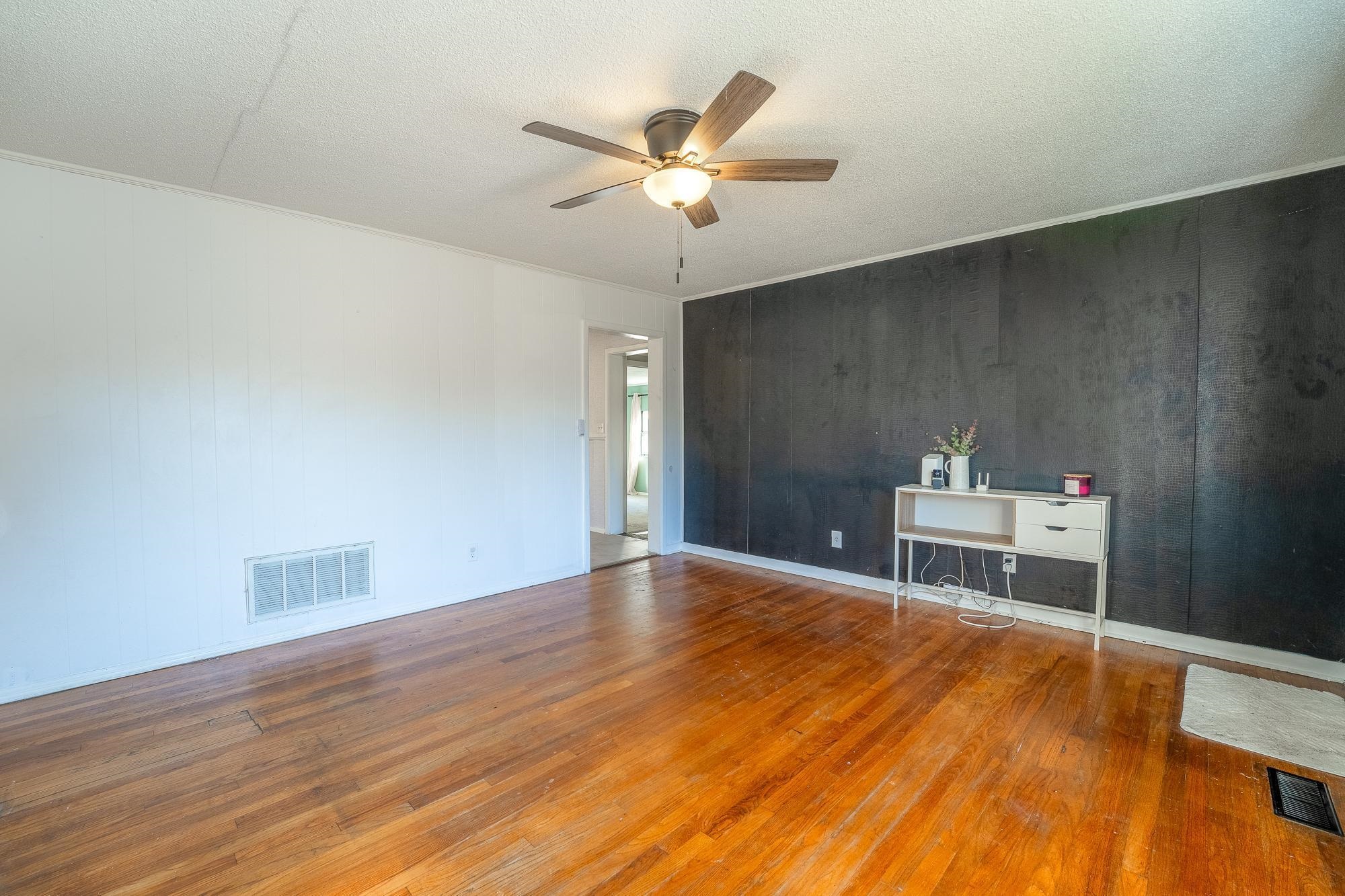 Image 21 of 56 For 5829 Cherry Laurel Dr