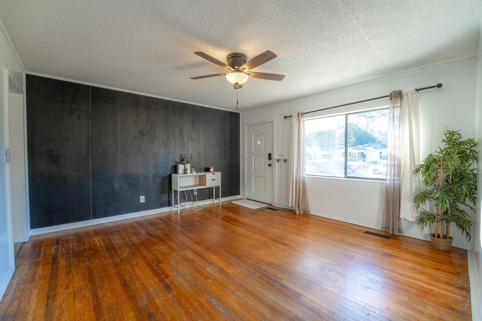 Image 22 of 56 For 5829 Cherry Laurel Dr
