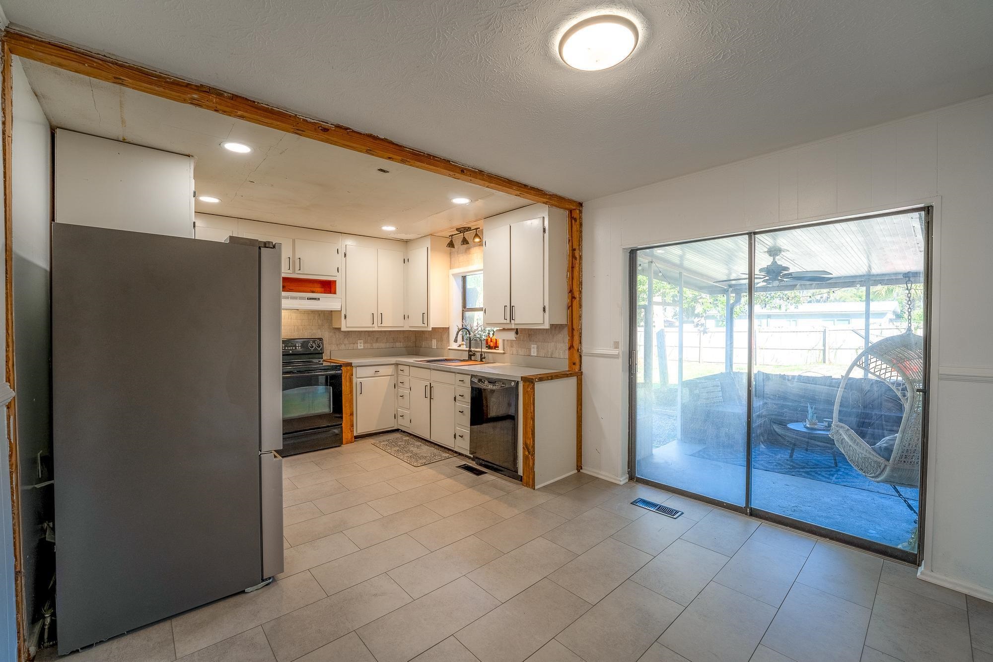 Image 23 of 56 For 5829 Cherry Laurel Dr