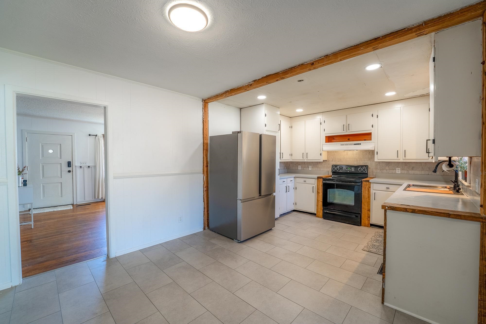 Image 24 of 56 For 5829 Cherry Laurel Dr