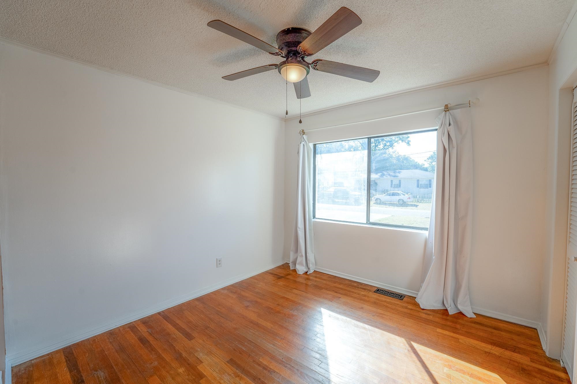 Image 37 of 56 For 5829 Cherry Laurel Dr
