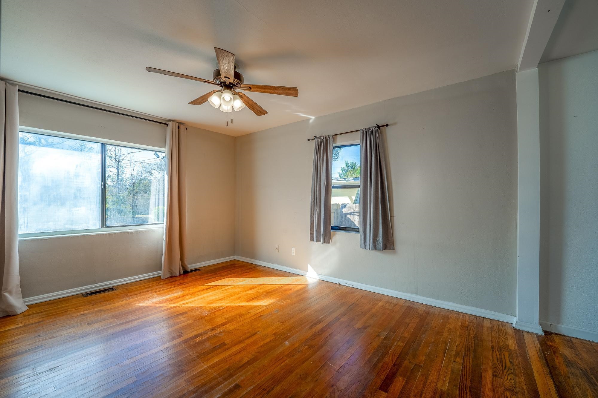 Image 4 of 56 For 5829 Cherry Laurel Dr