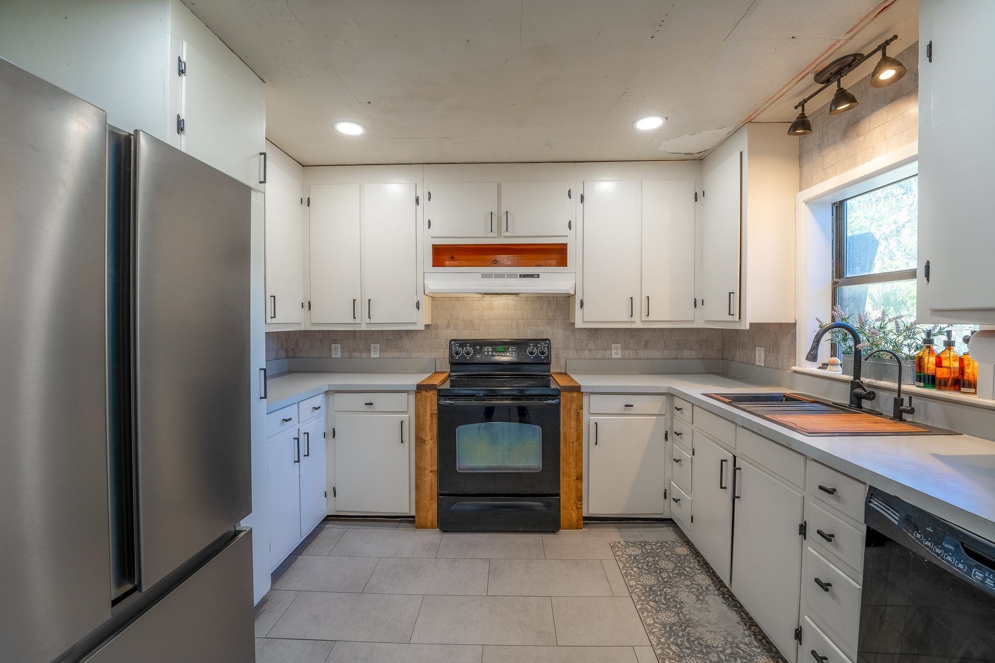 Image 5 of 56 For 5829 Cherry Laurel Dr