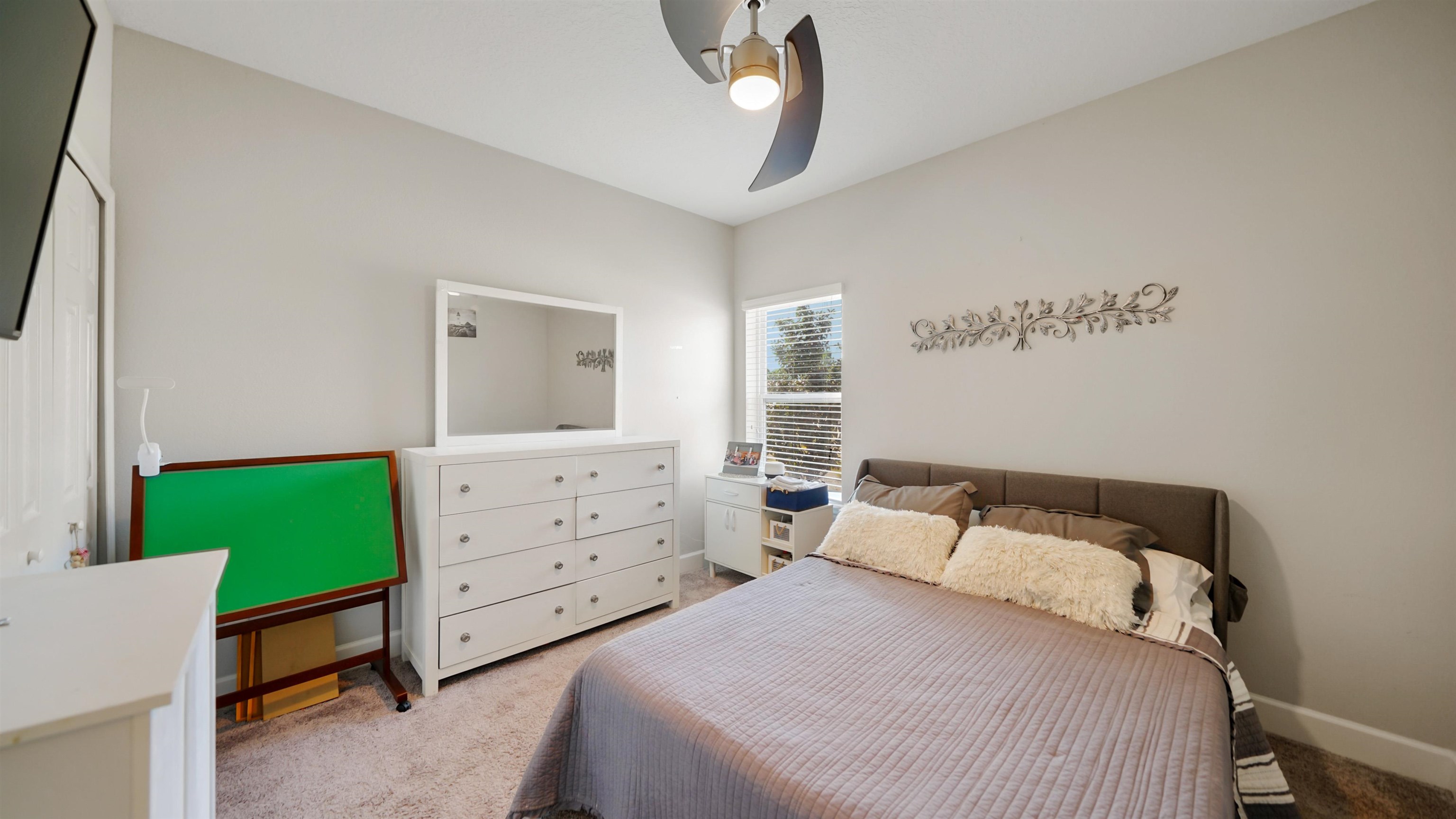 Image 21 of 38 For 212 Foxcross Ave