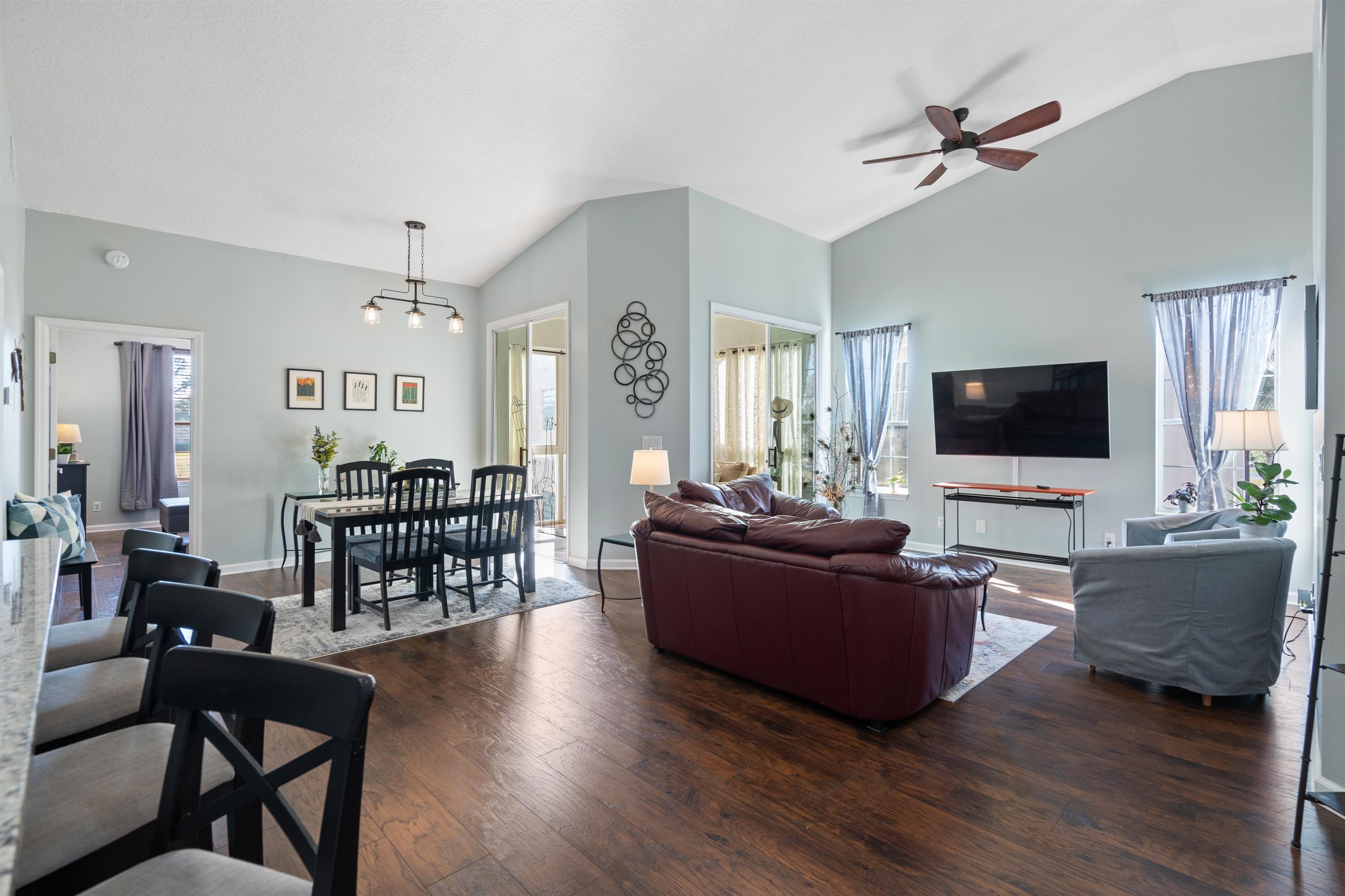Image 17 of 50 For 101 Augusta Circle