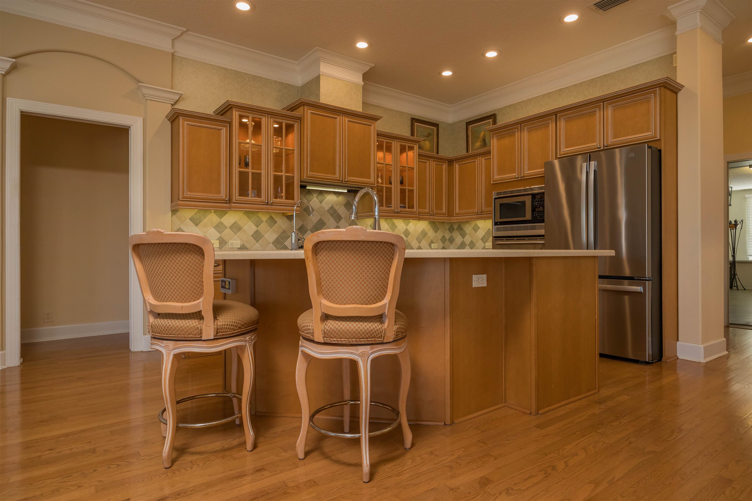 Image 20 of 91 For 281 Pinehurst Pointe Dr