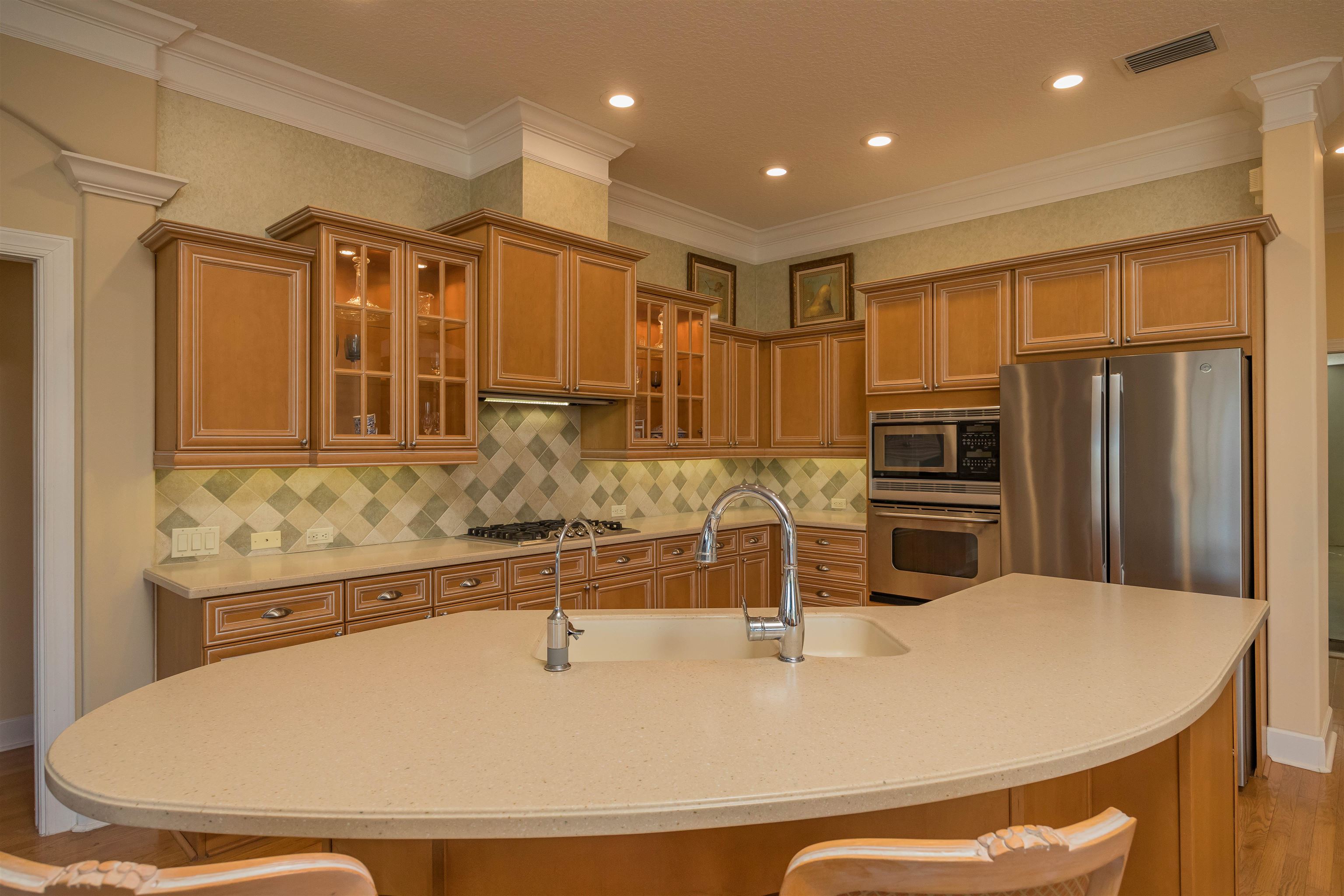 Image 21 of 91 For 281 Pinehurst Pointe Dr