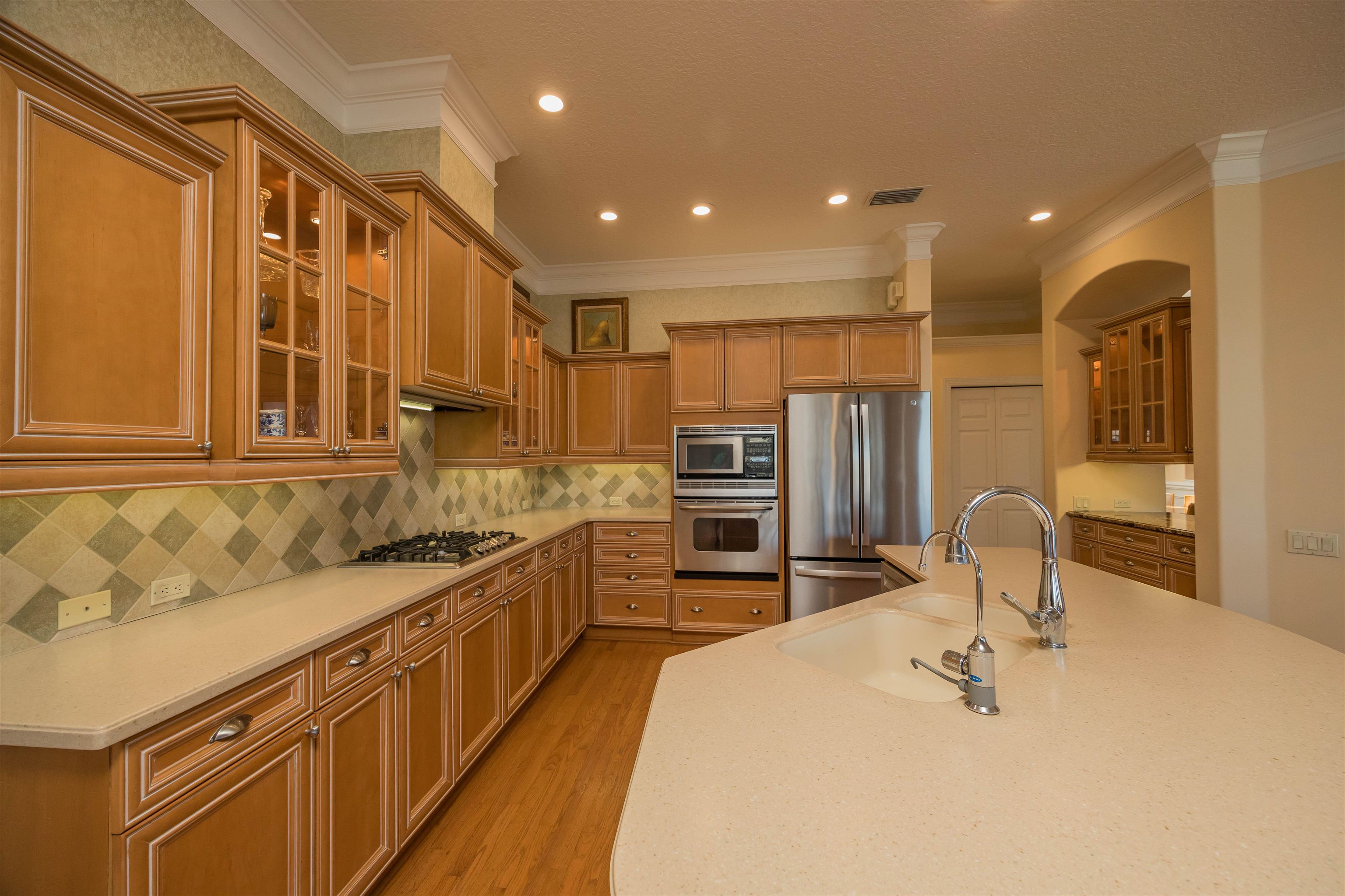 Image 22 of 91 For 281 Pinehurst Pointe Dr