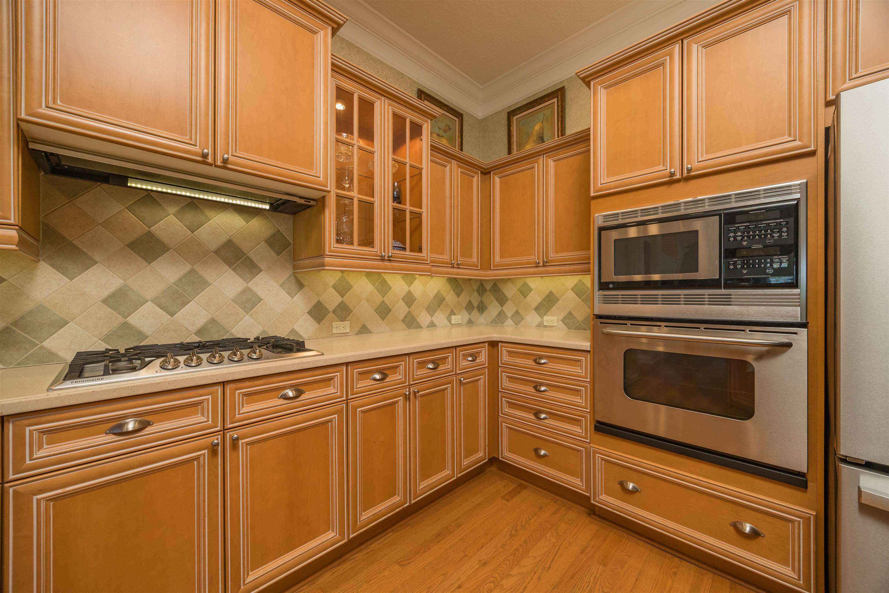 Image 25 of 91 For 281 Pinehurst Pointe Dr