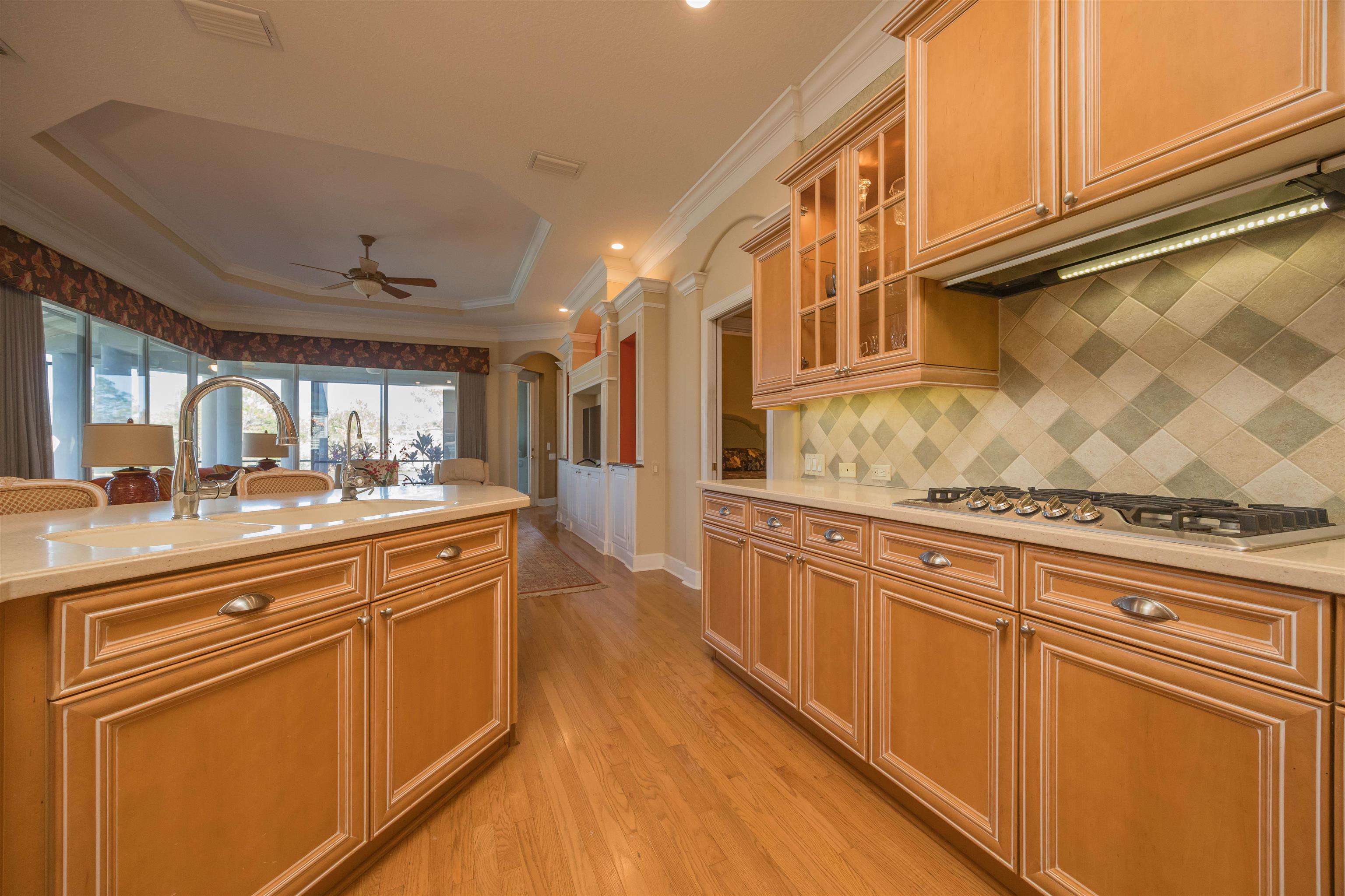 Image 26 of 91 For 281 Pinehurst Pointe Dr