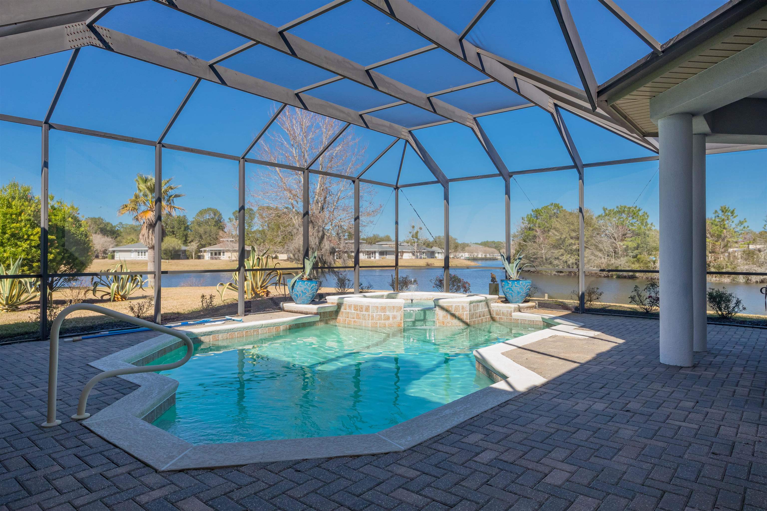 Image 29 of 91 For 281 Pinehurst Pointe Dr