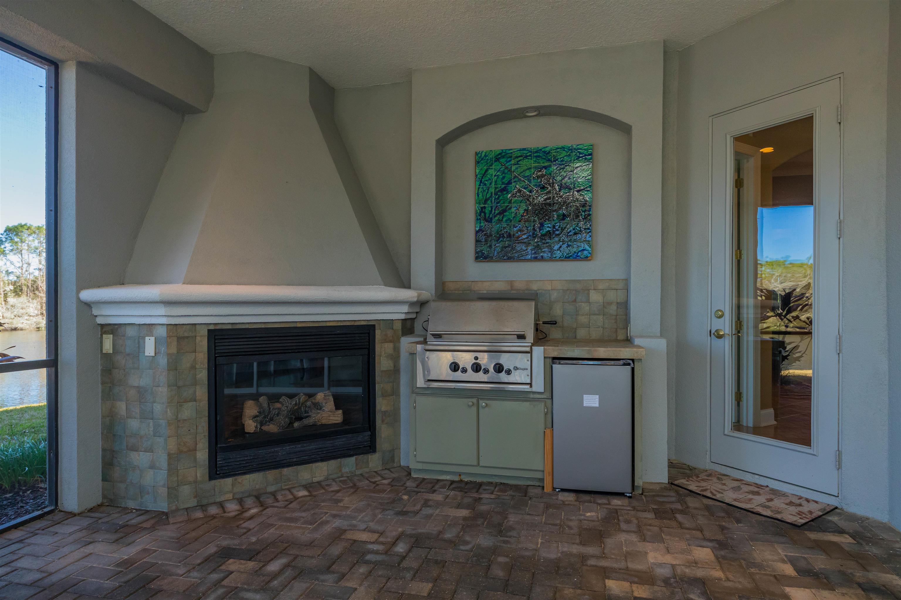 Image 31 of 91 For 281 Pinehurst Pointe Dr