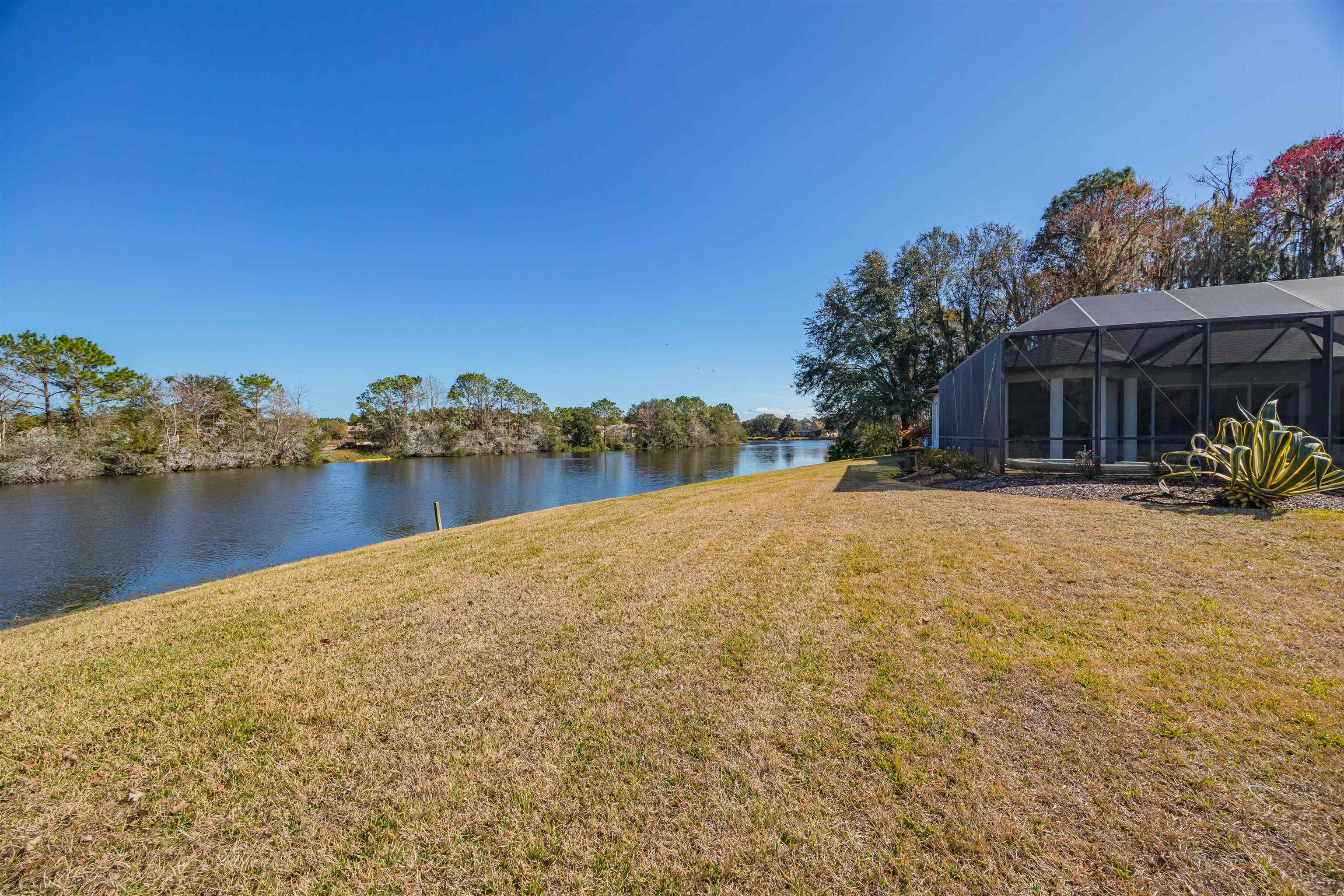 Image 37 of 91 For 281 Pinehurst Pointe Dr