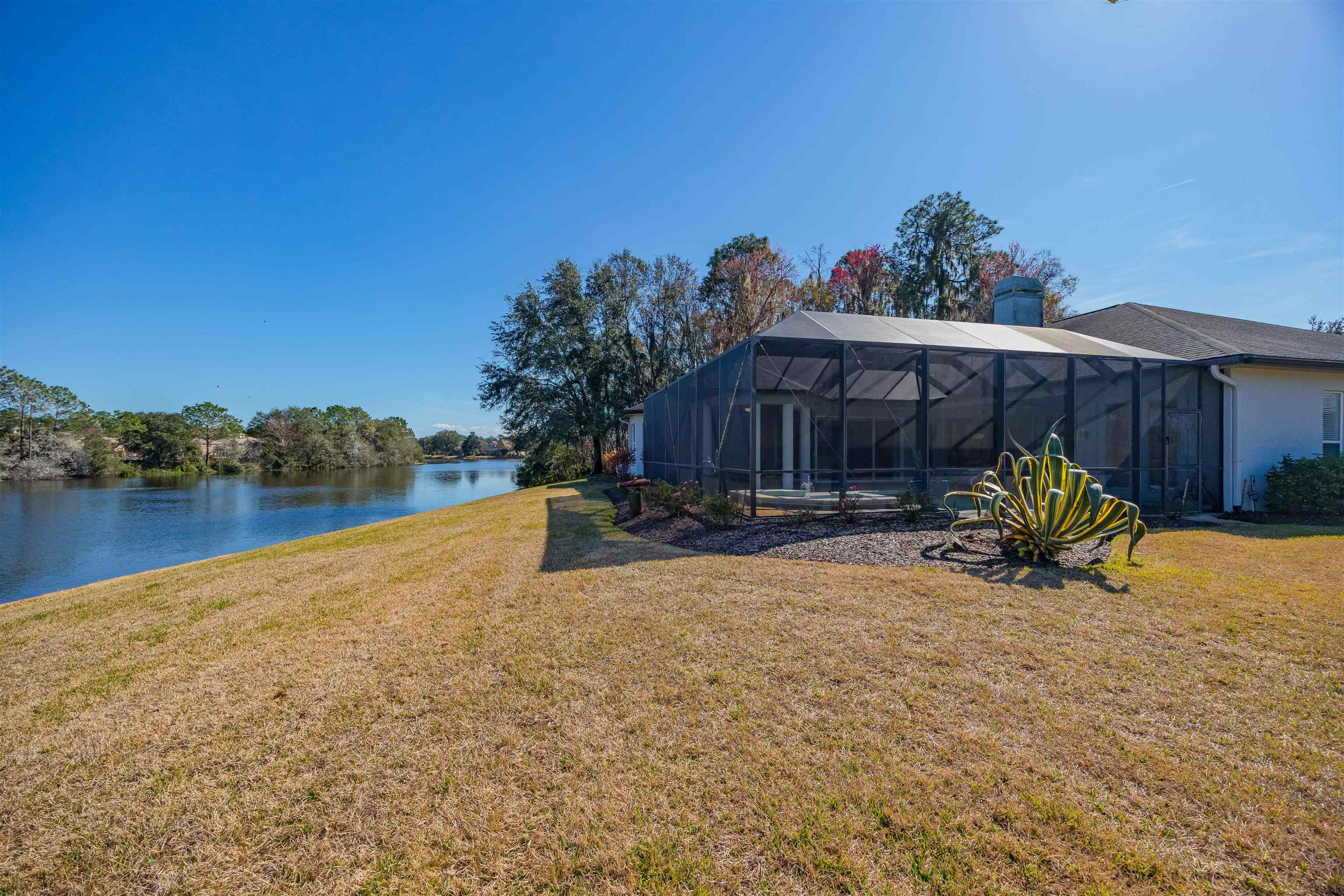 Image 39 of 91 For 281 Pinehurst Pointe Dr