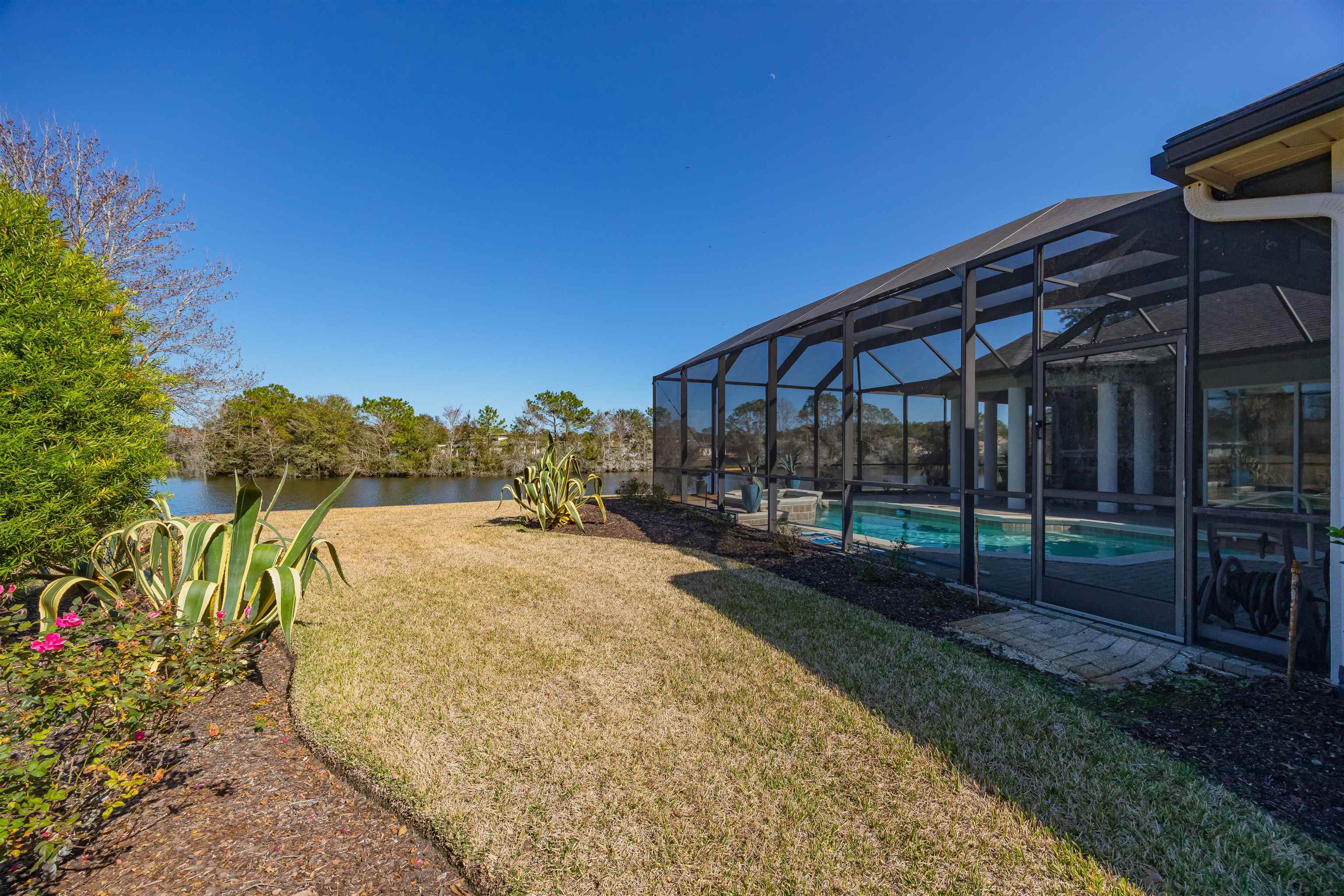 Image 40 of 91 For 281 Pinehurst Pointe Dr