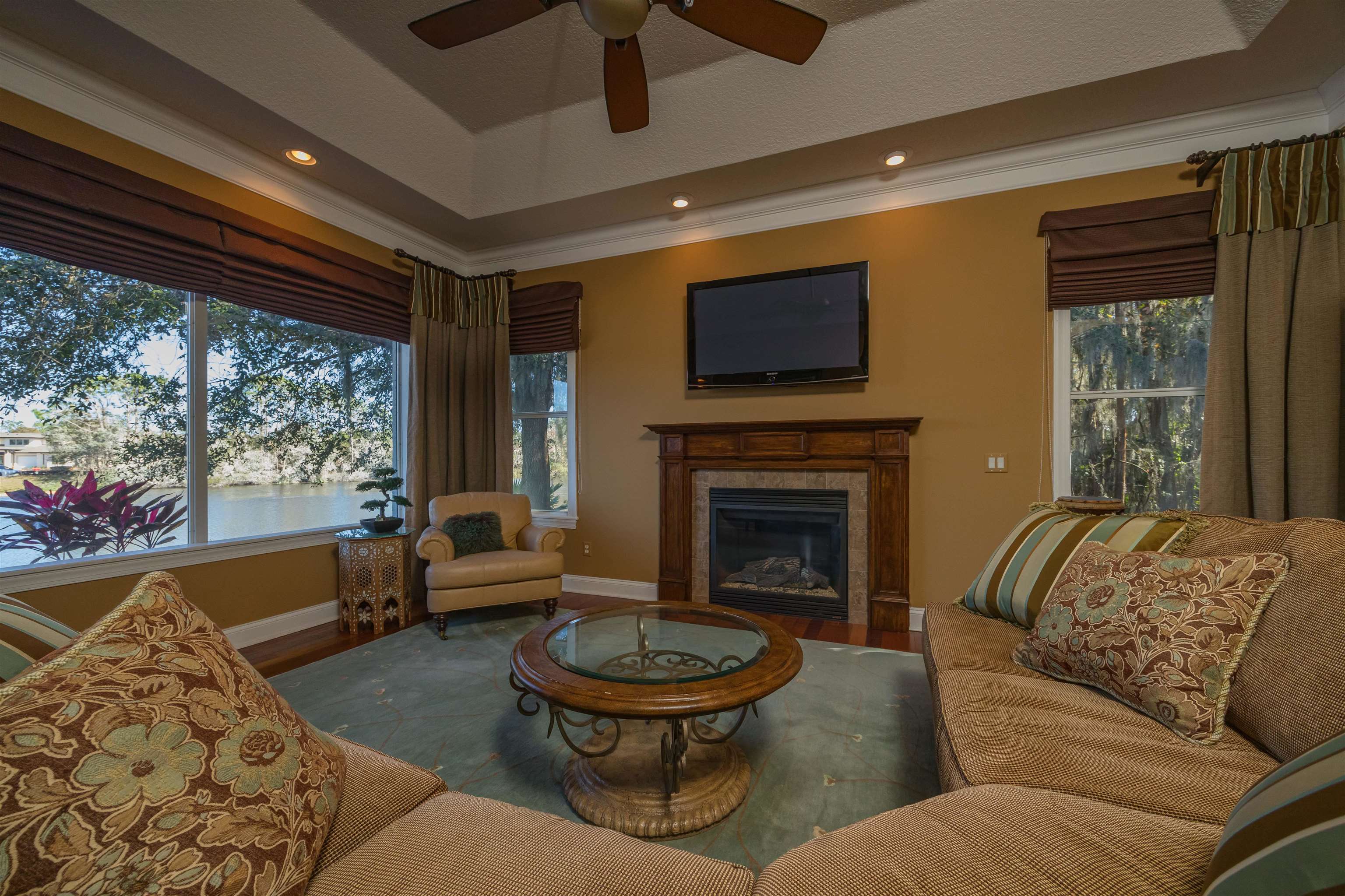 Image 42 of 91 For 281 Pinehurst Pointe Dr