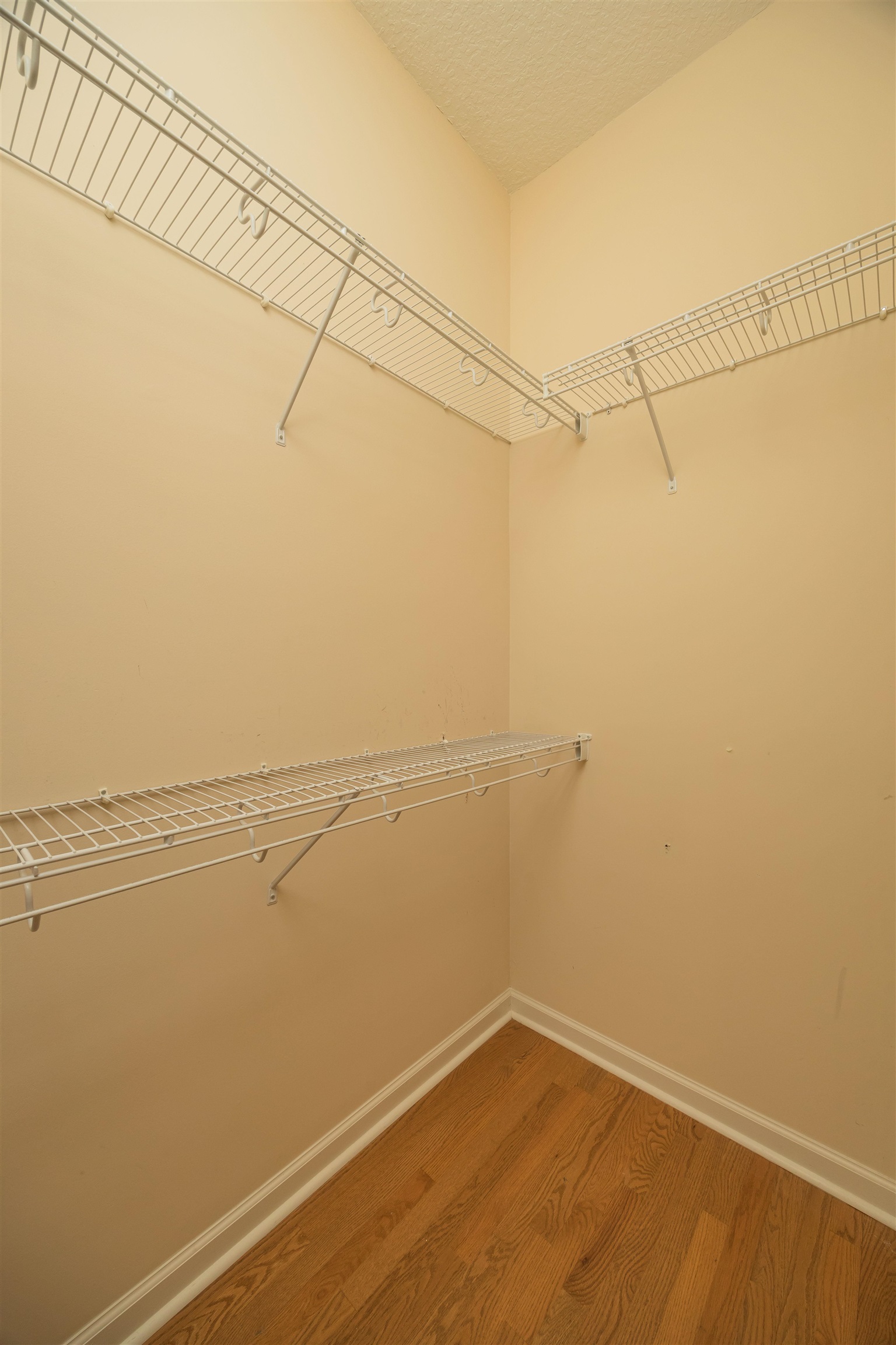 Image 49 of 91 For 281 Pinehurst Pointe Dr