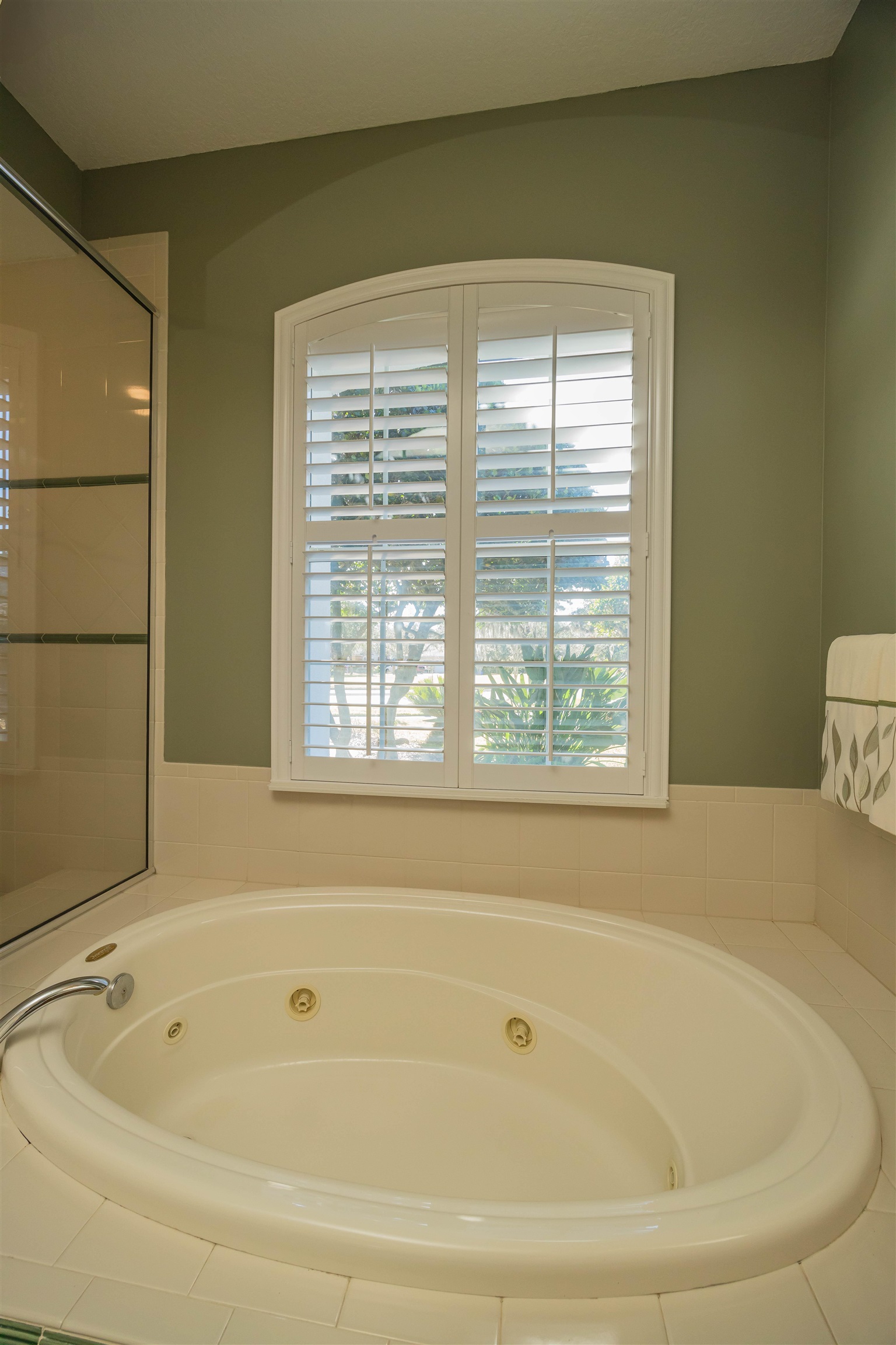 Image 51 of 91 For 281 Pinehurst Pointe Dr