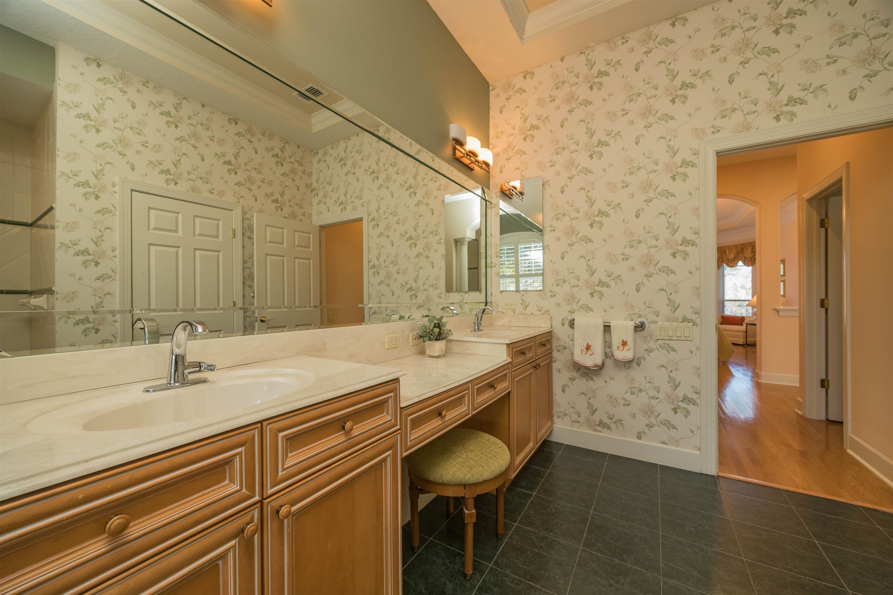 Image 52 of 91 For 281 Pinehurst Pointe Dr