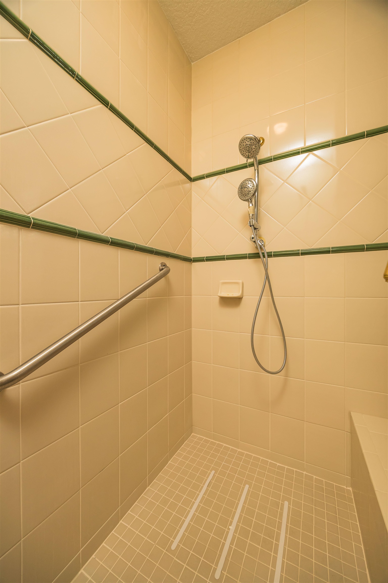 Image 53 of 91 For 281 Pinehurst Pointe Dr