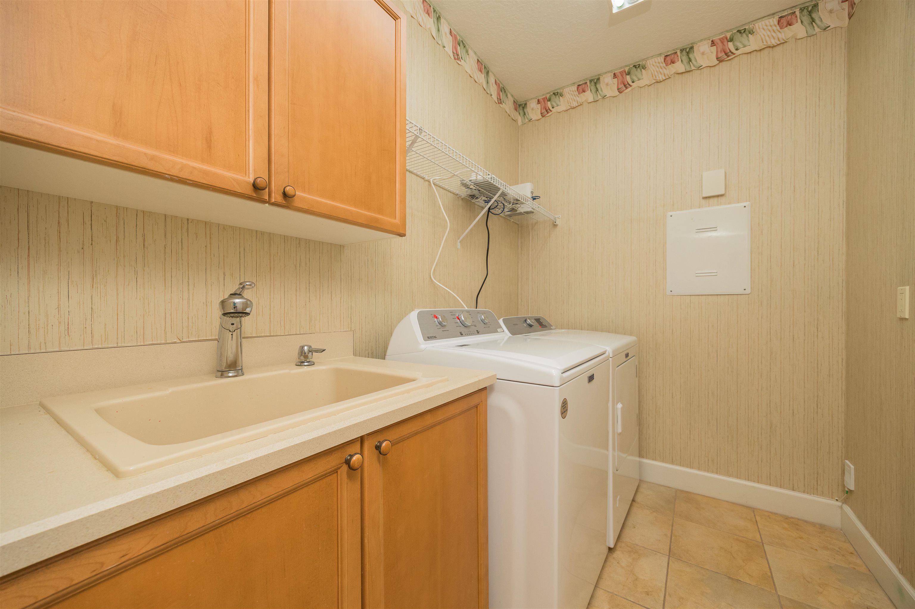 Image 61 of 91 For 281 Pinehurst Pointe Dr