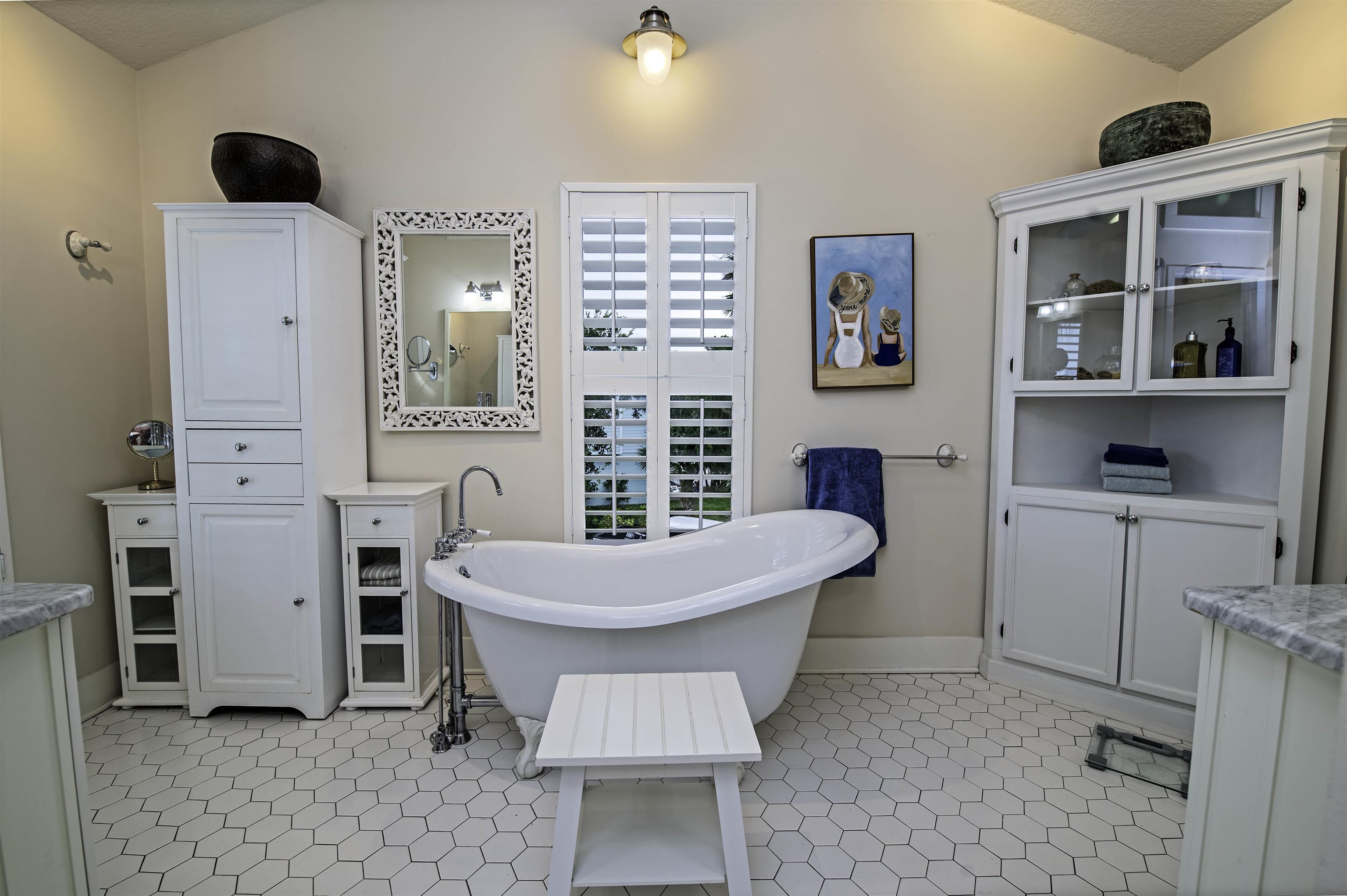 Image 24 of 47 For 312 Amelia Court
