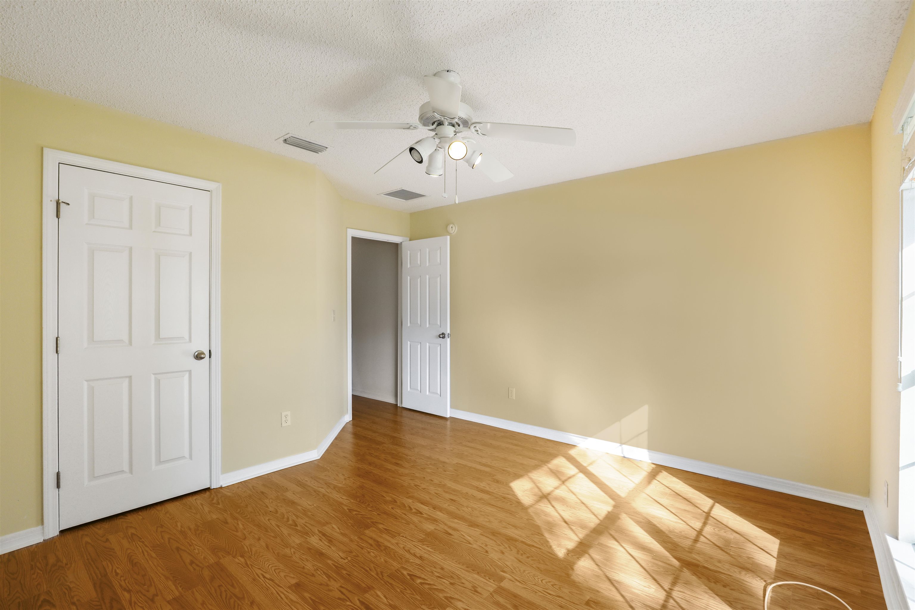 Image 11 of 49 For 3061 Silverado Cir