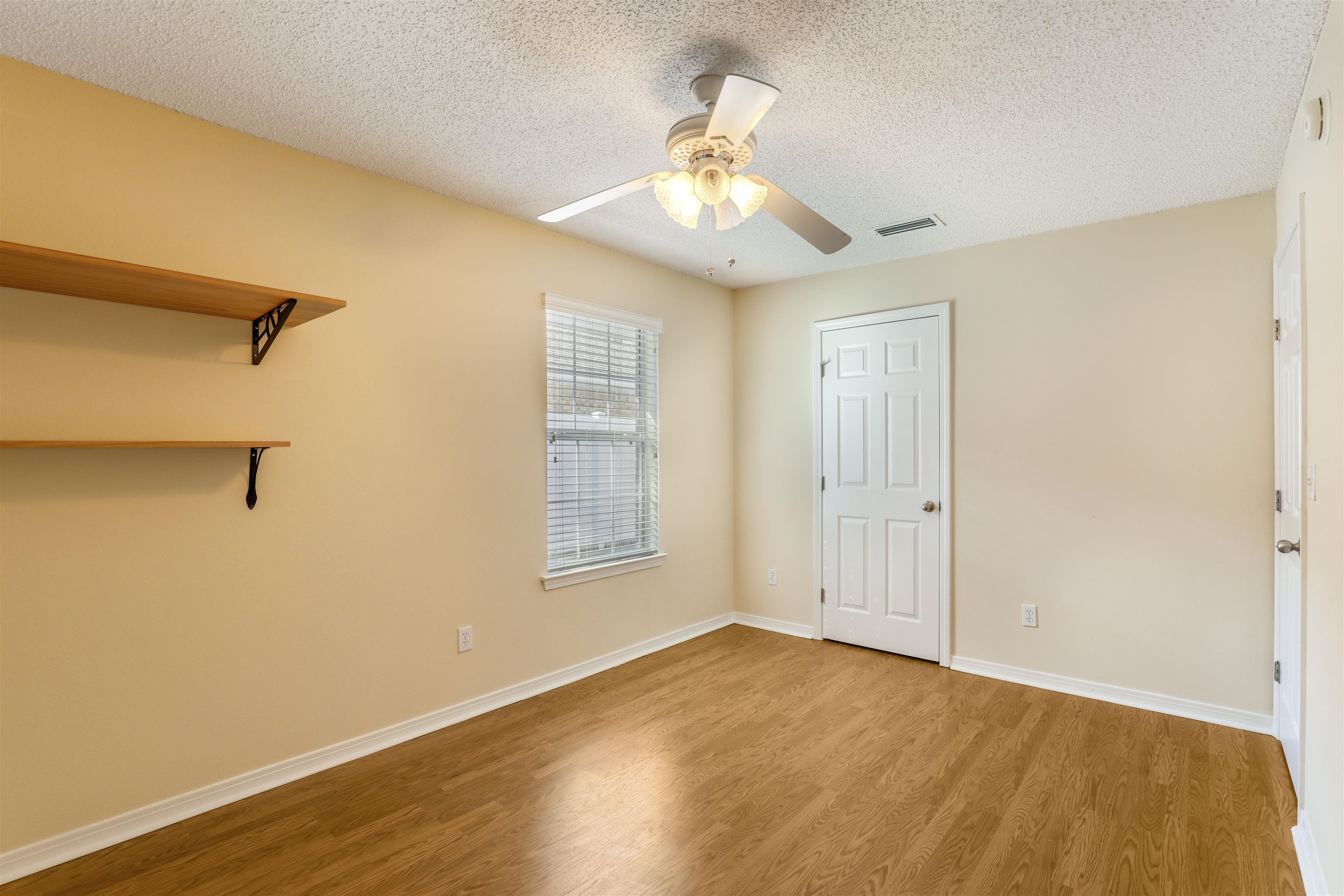 Image 13 of 49 For 3061 Silverado Cir