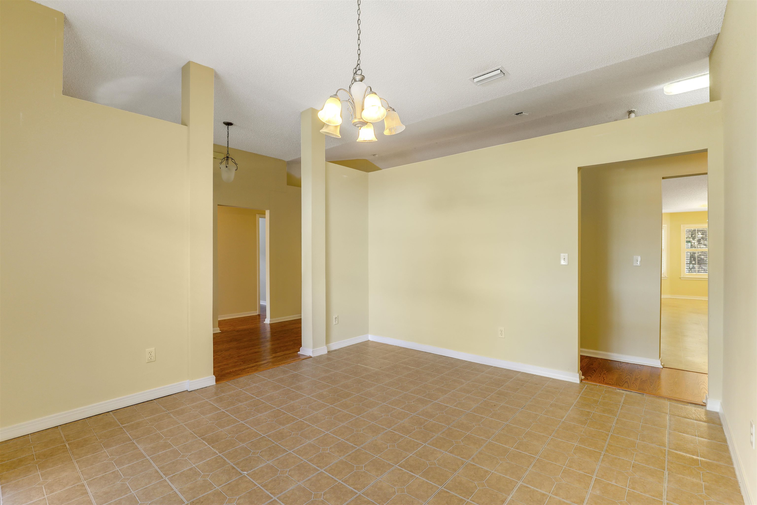 Image 18 of 49 For 3061 Silverado Cir