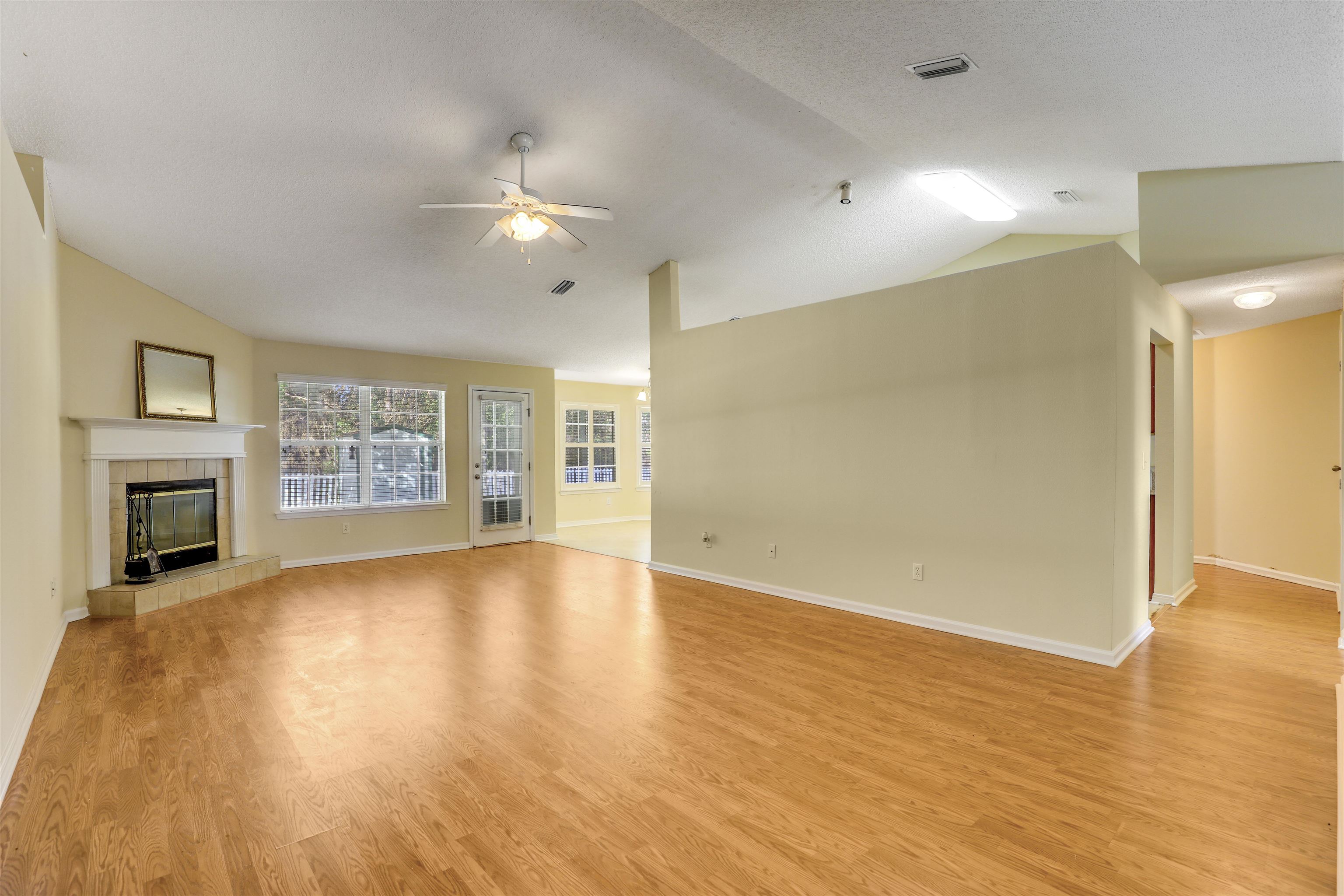 Image 2 of 49 For 3061 Silverado Cir
