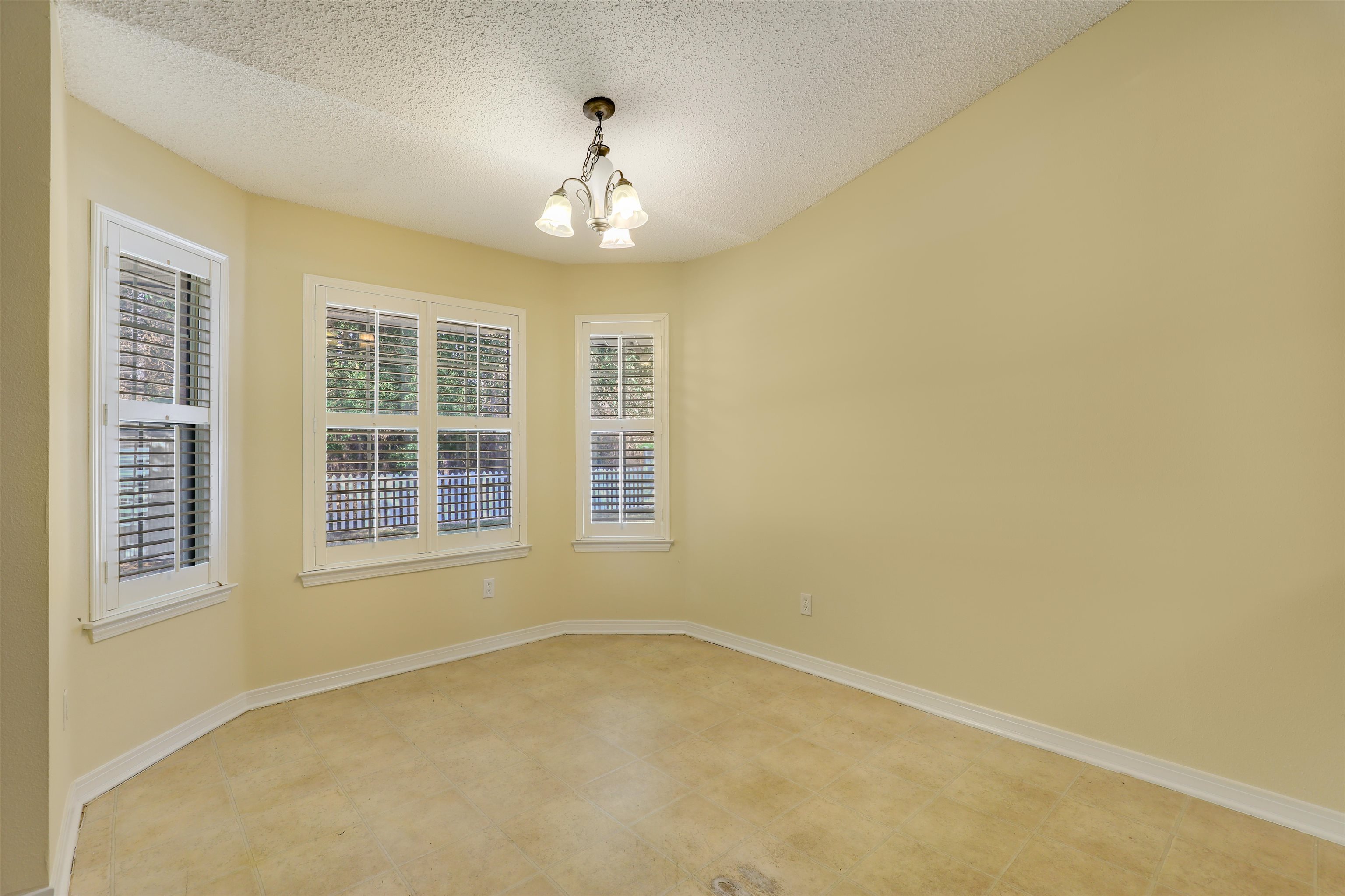 Image 22 of 49 For 3061 Silverado Cir