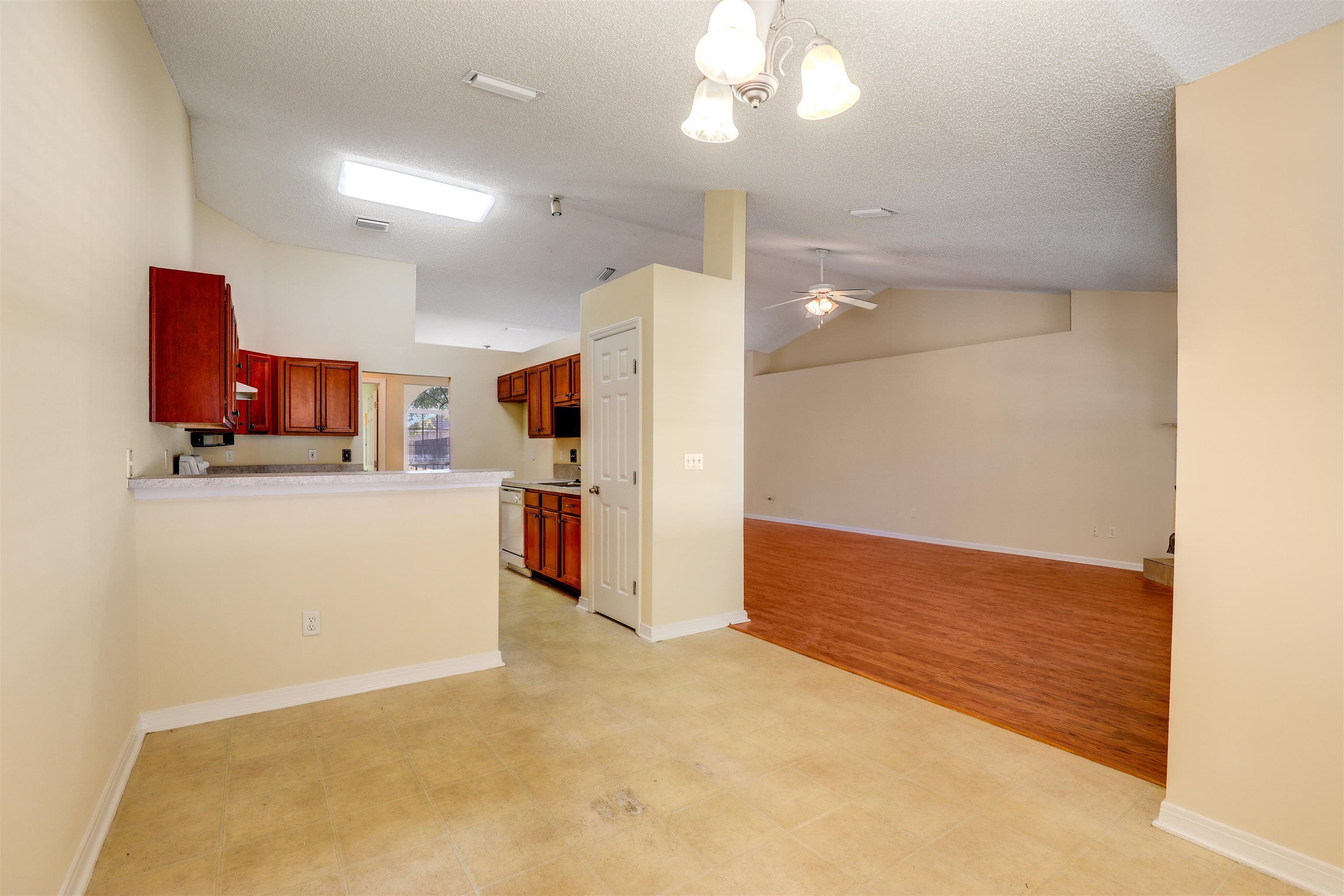 Image 23 of 49 For 3061 Silverado Cir