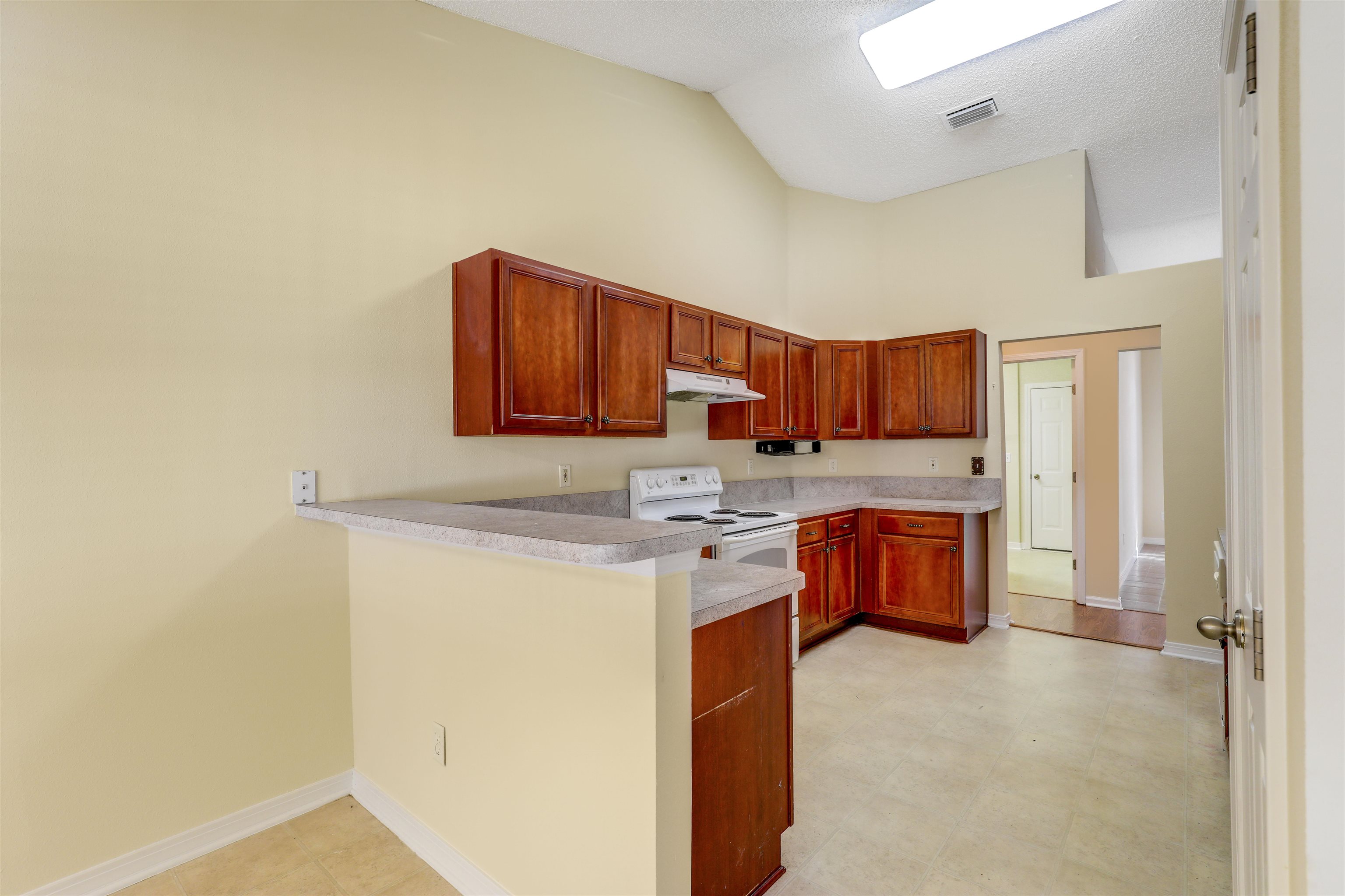 Image 24 of 49 For 3061 Silverado Cir