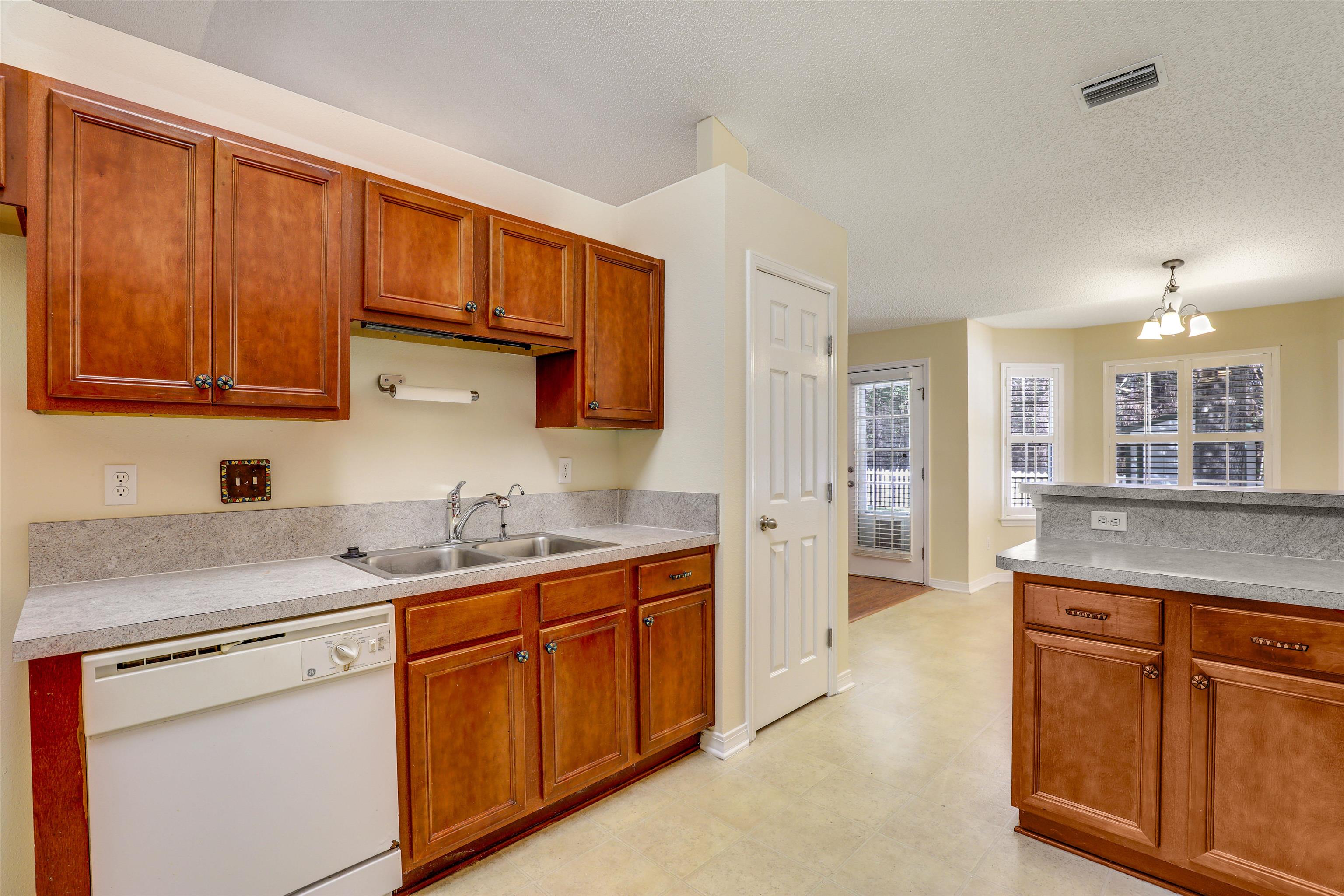 Image 26 of 49 For 3061 Silverado Cir