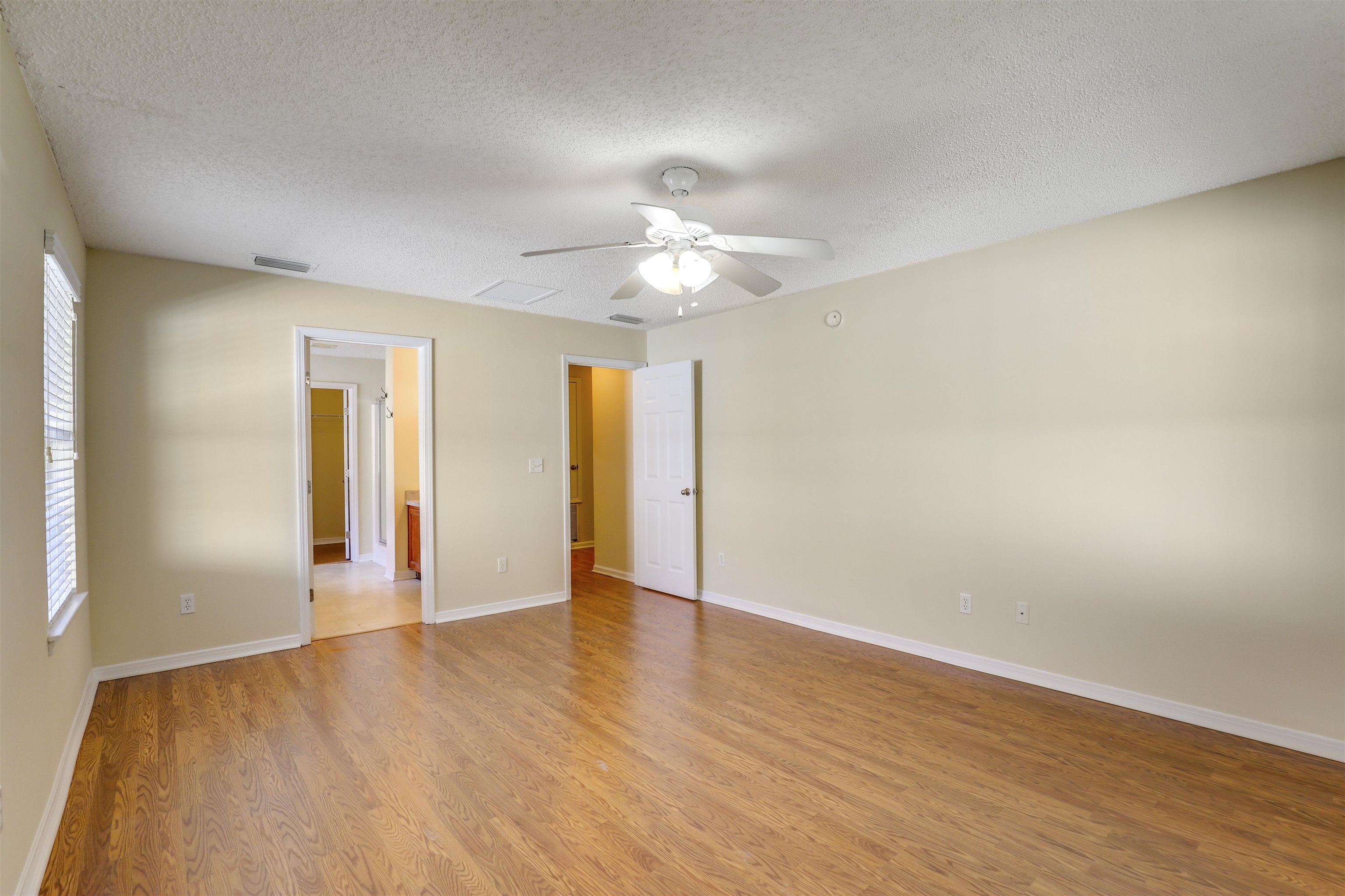 Image 31 of 49 For 3061 Silverado Cir
